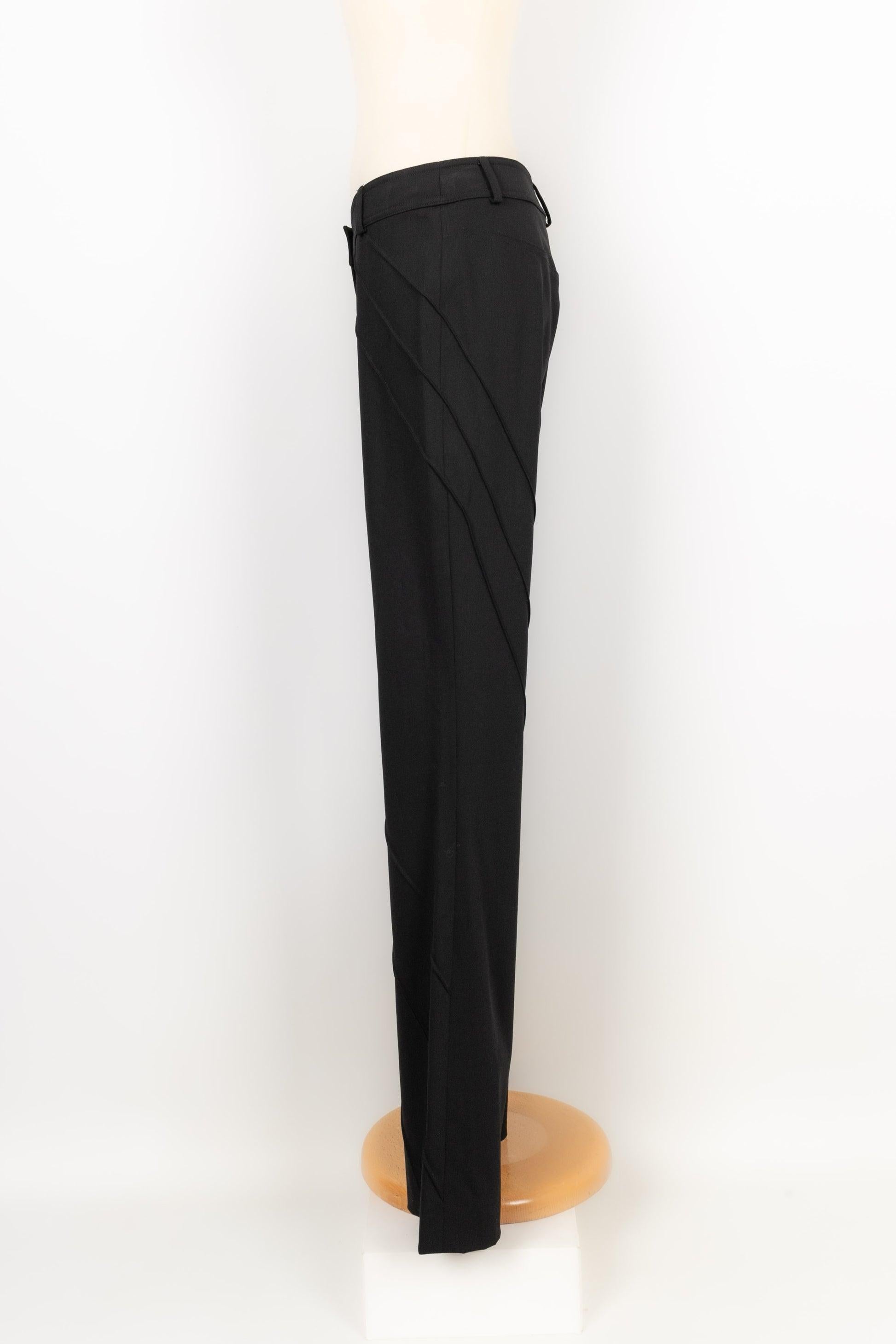 Dior - (Fabriqué en France) Pantalon en laine mélangée noire. Taille indiquée 38FR.

Informations complémentaires :
Condit : Très bon état.
Dimensions : Taille : 40 cm - Longueur : 103 cm

Référence du vendeur : FJ78
