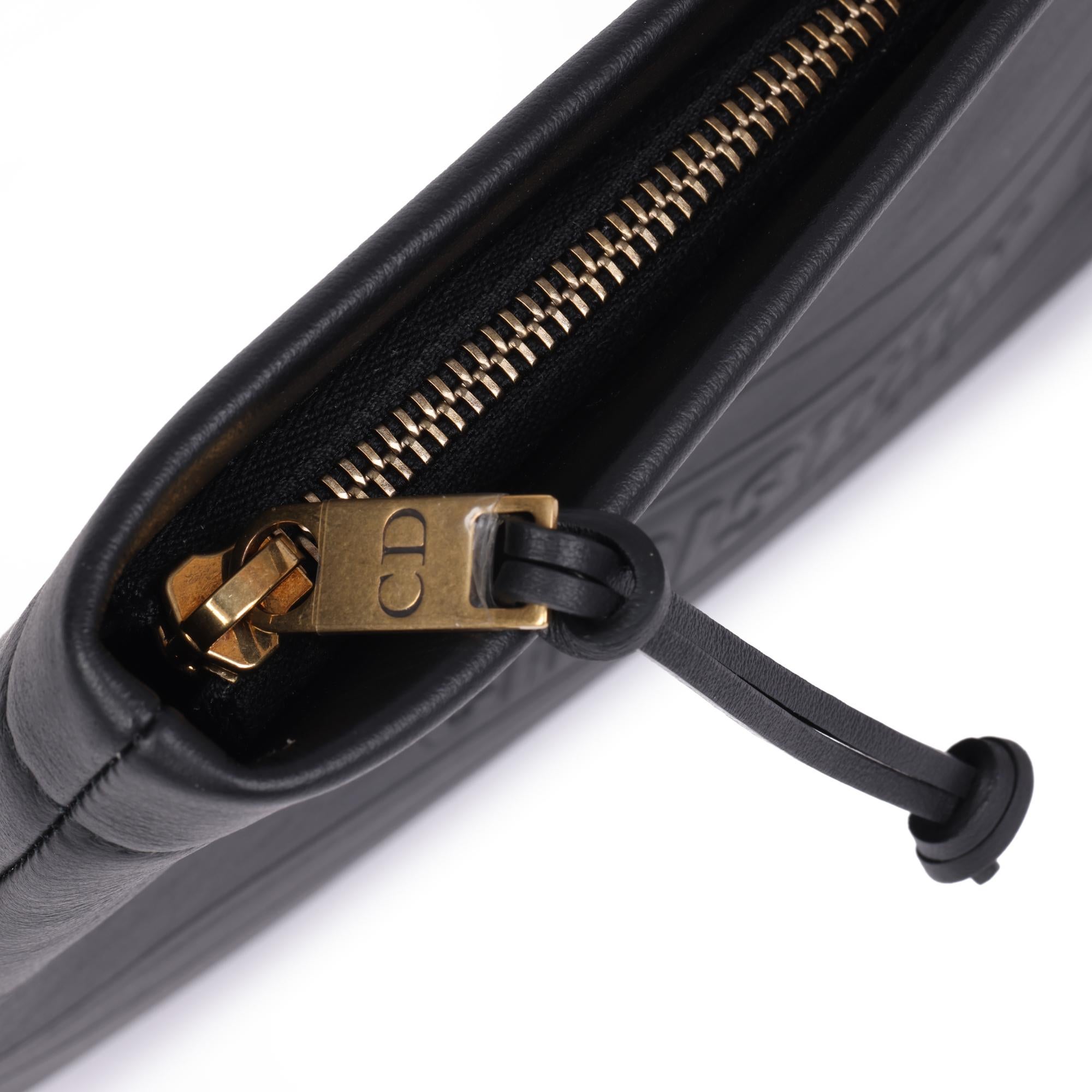 CHRISTIAN DIOR
Black Calfskin Leather Clutch

Serial Number: 19-MA-1200
Age (Circa): 2020
Authenticity Details: Date Stamp (Made in Italy)
Gender: Ladies
Type: Clutch

Colour: Black
Hardware: Antiqued Gold
Material(s): Calfskin Leather
Interior: