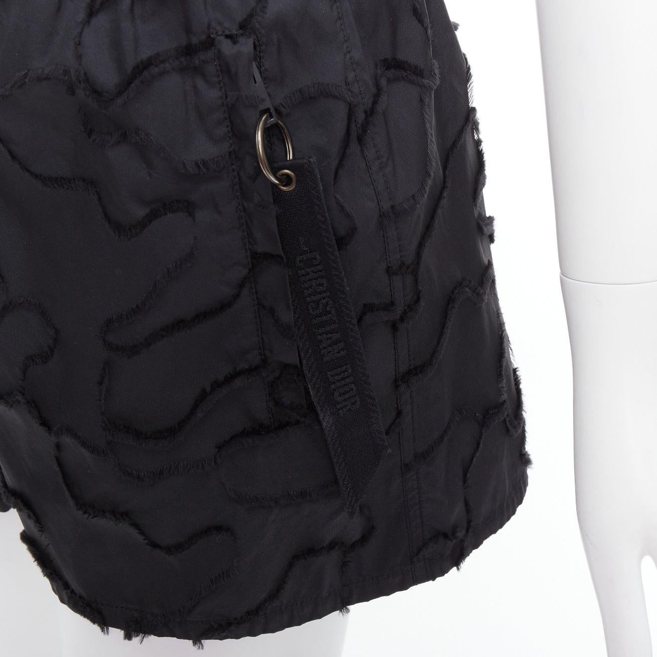 CHRISTIAN DIOR black camouflage patch applique logo shorts FR36 S
Reference: NKLL/A00390
Brand: Dior
Designer: Maria Grazia Chiuri
Model: 027P21A2960
Material: Polyester
Color: Black
Pattern: Solid
Closure: Elasticated
Extra Details: Logo tab at