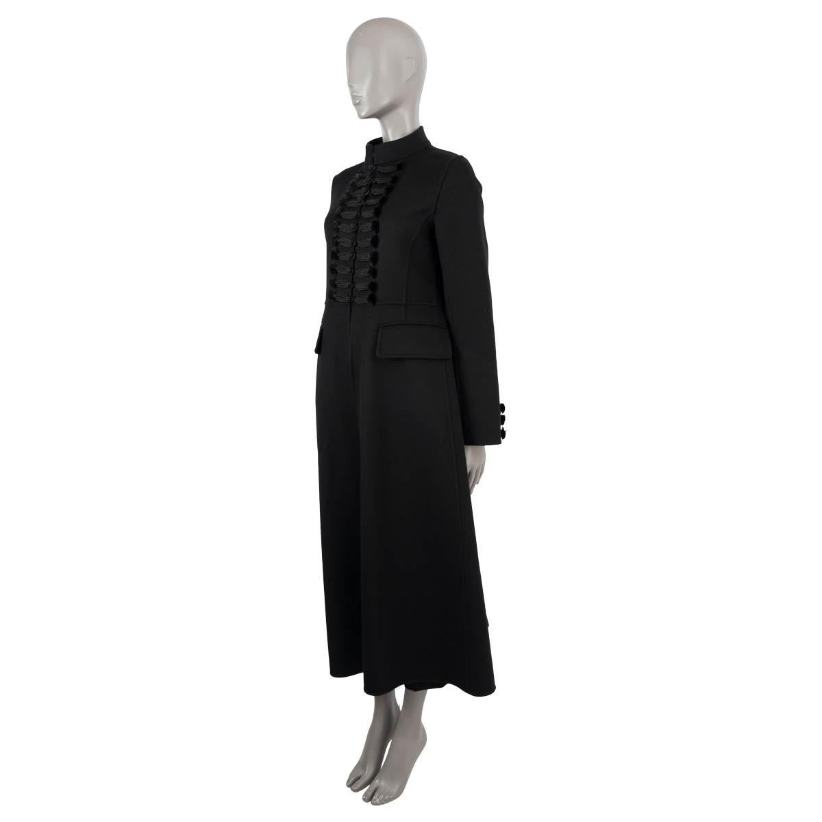 100% authentic Christian Dior 2023 Brandenburg coat in black cashmere (100%). Features 3/4 sleeves and two flap pockets on the front. Feature slit at the back, frog fasteners on the front and cuffs. Unlined. Has been worn and is in excellent