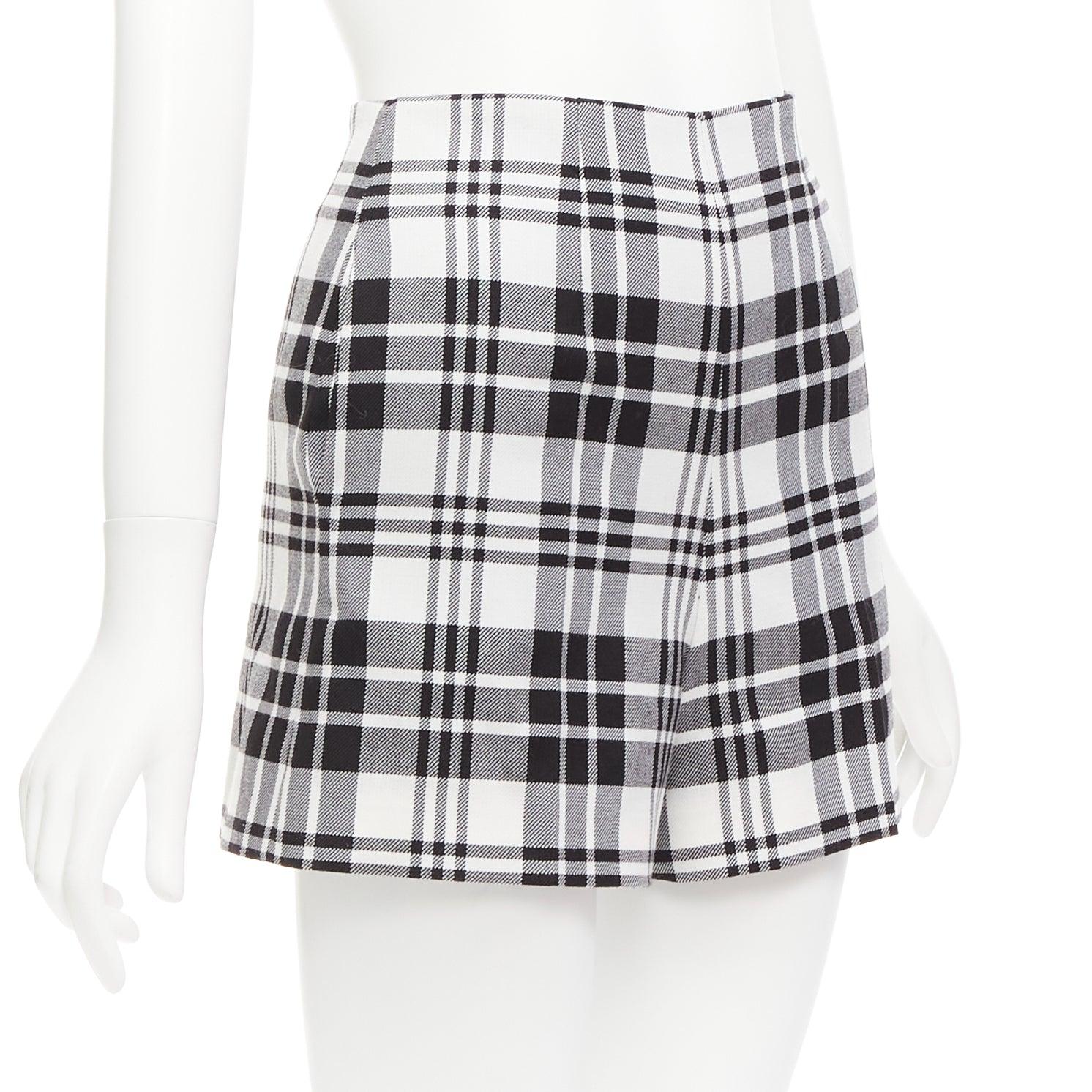 CHRISTIAN DIOR black checked virgin wool high waisted shorts FR32 XXS In Excellent Condition For Sale In Hong Kong, NT