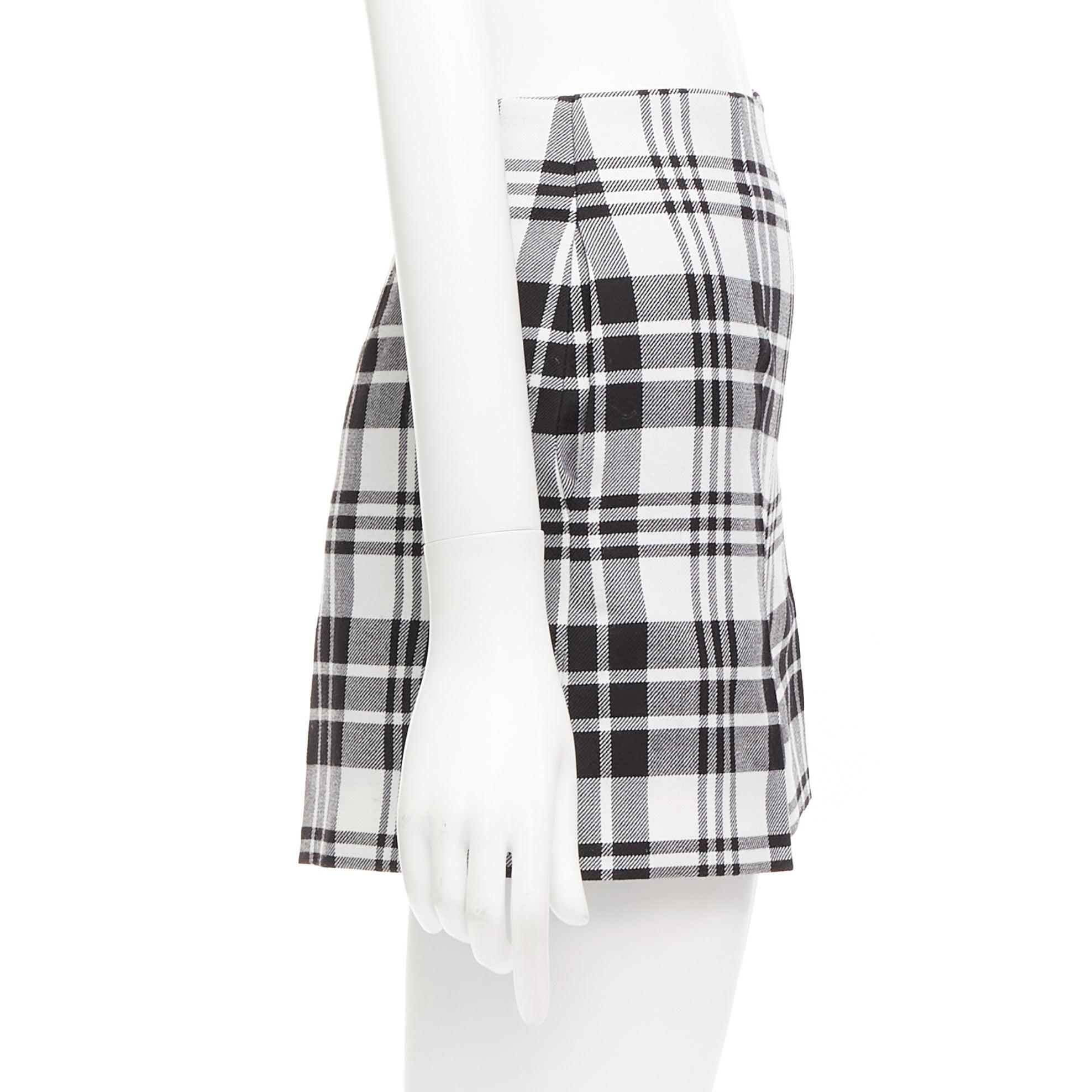 CHRISTIAN DIOR black checked virgin wool high waisted shorts FR32 XXS In Excellent Condition For Sale In Hong Kong, NT