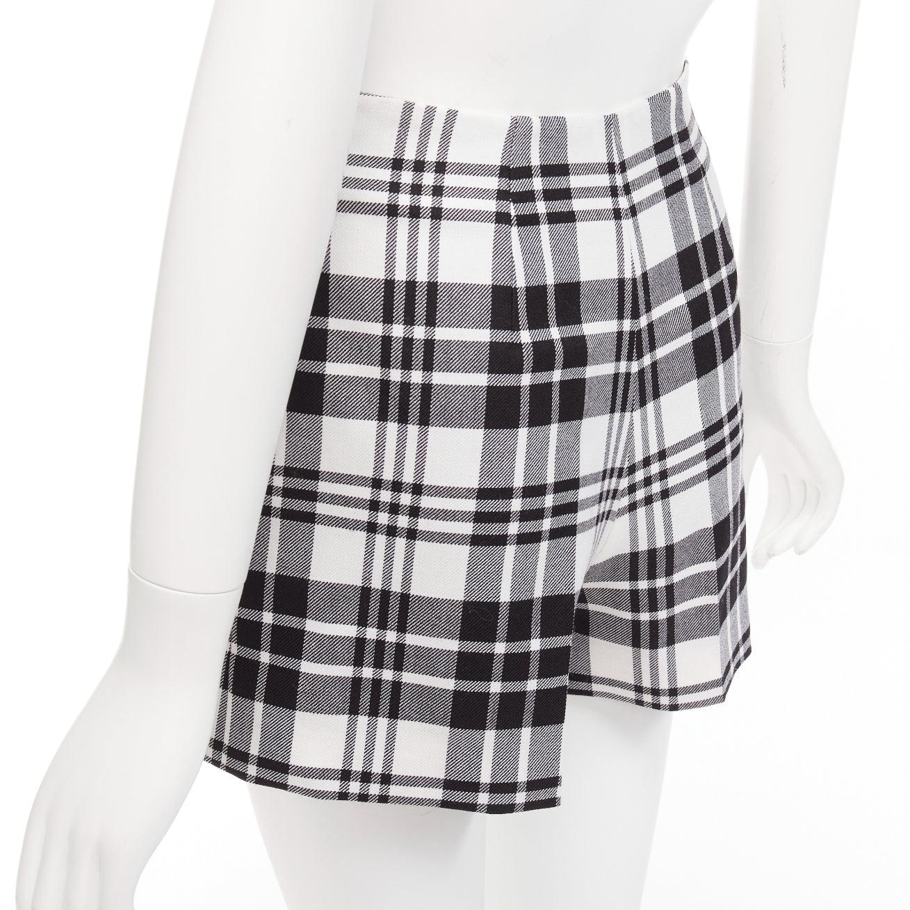 CHRISTIAN DIOR black checked virgin wool high waisted shorts FR32 XXS For Sale 2