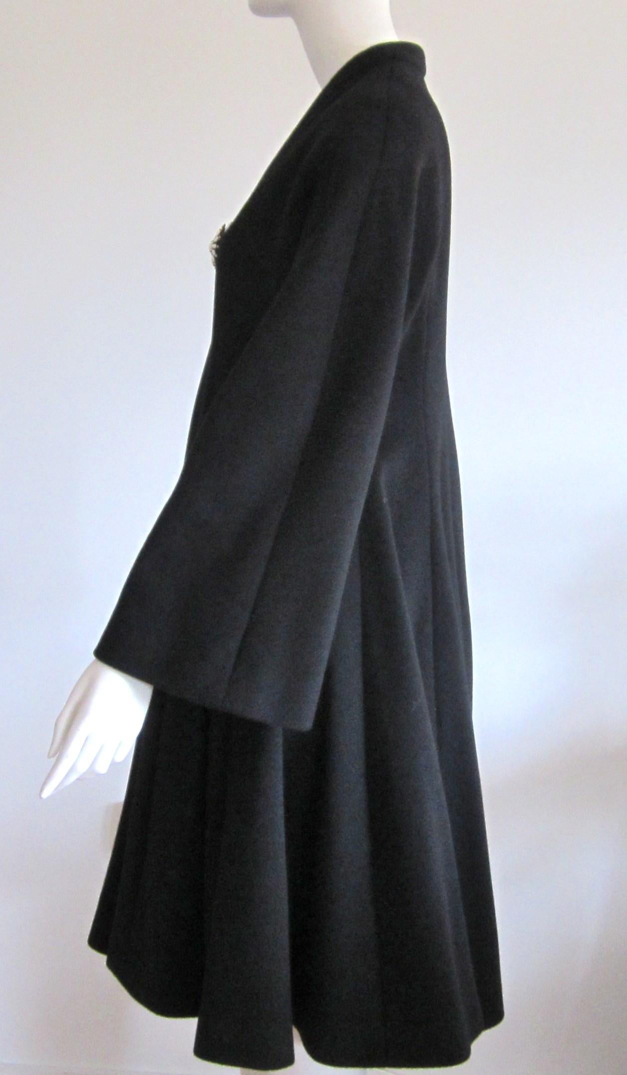 Christian Dior Schwarzer Mantel Prinzessinnenschnitt Nummerierte Wolle - Kaschmir 38- Weite Ärmel im Zustand „Gut“ in Wallkill, NY