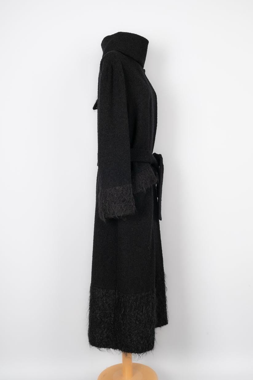 Christian Dior Schwarzer Mantel mit asymmetrischem Kragen, 2009 Damen im Angebot