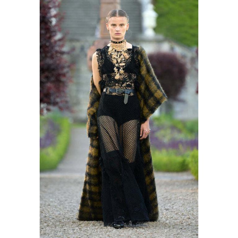 Dior - (Made in Italy) Black crocheted silk hemstitched top. Size M indicated. 2025 Resort Collection, the artistic direction Maria Grazia Chiuri.

Additional information:
Condition: Very good condition
Dimensions: Chest: 37 cm - Length: 59
