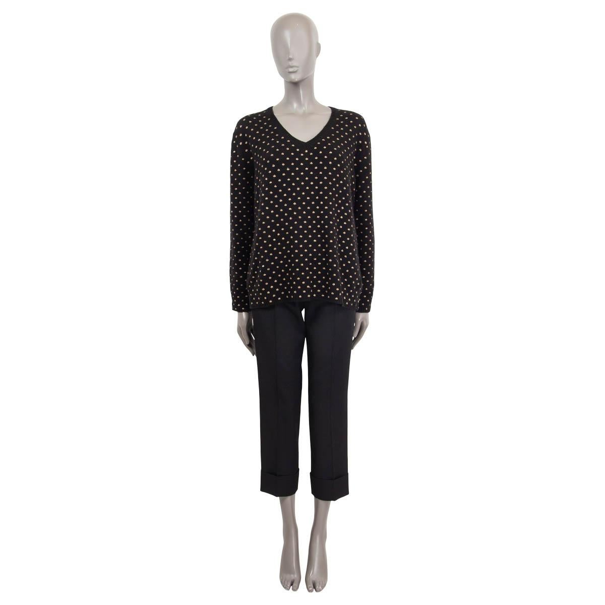 100% authentic Christian Dior sweater in black cashmere (100%) and polka dots in gold viscose (40%), polyester (15%), metal polyester (15%), polyamide (15%) and cupro (15%). Features long sleeves and a v-neck. Unlined. Has been worn and is in