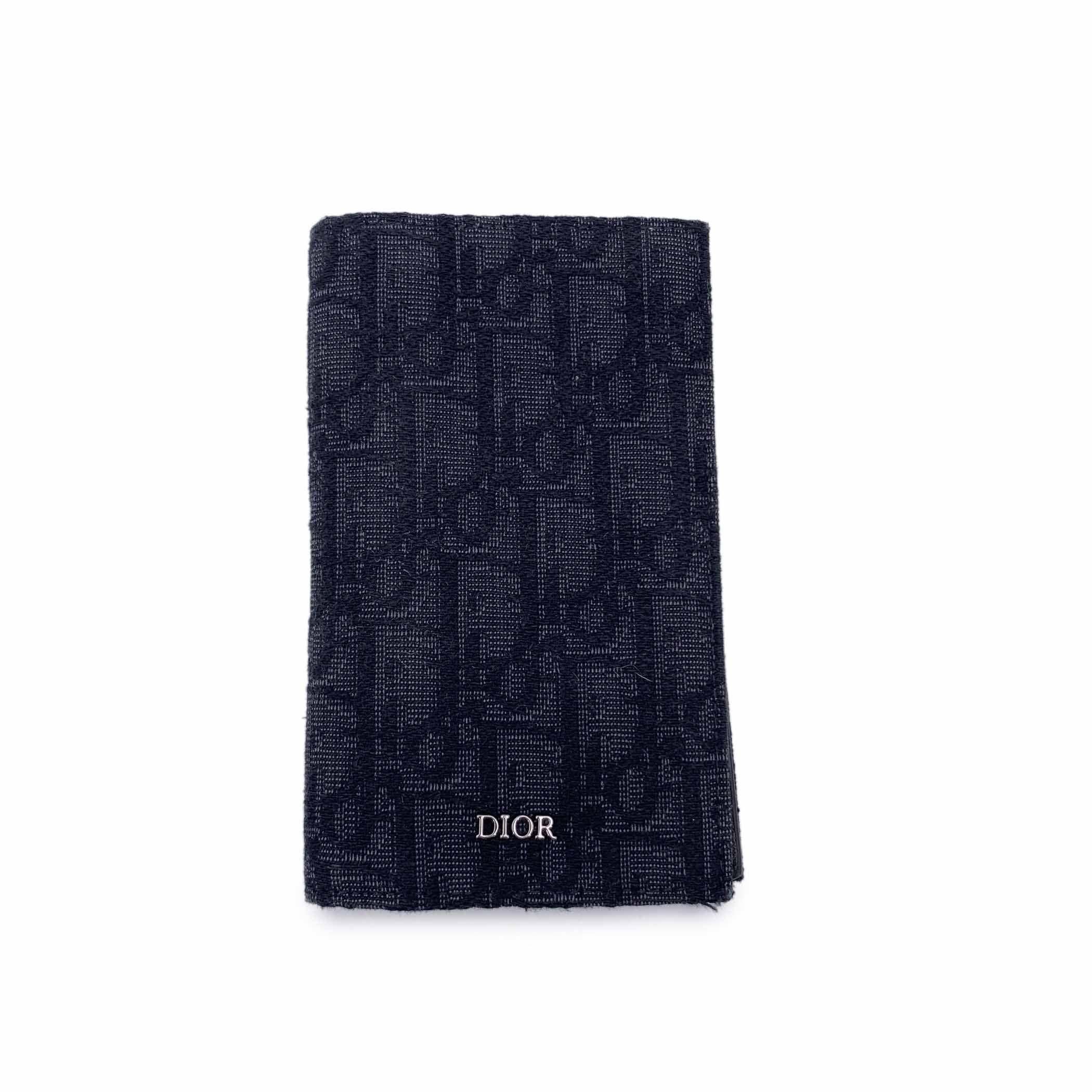 This beautiful Bag will come with a Certificate of Authenticity provided by Entrupy. The certificate will be provided at no further cost A perfect fusion of practicality and sophistication, this Dior Oblique Vertical Card Holder is an essential