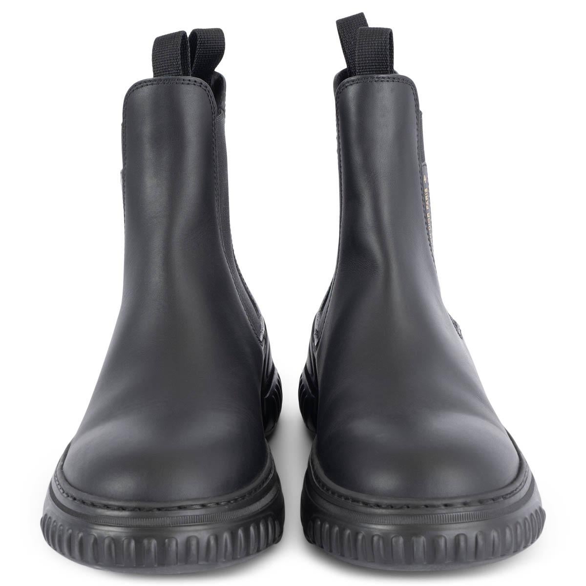 100% authentic Christian Dior D-Racer chelsea boots in black smooth calfskin and a chunky black rubber sole. Pull tab at front and back. A small stain on the left boot, otherwise in excellent condition.

Measurements
Model	KCI780VEA_S900
Imprinted