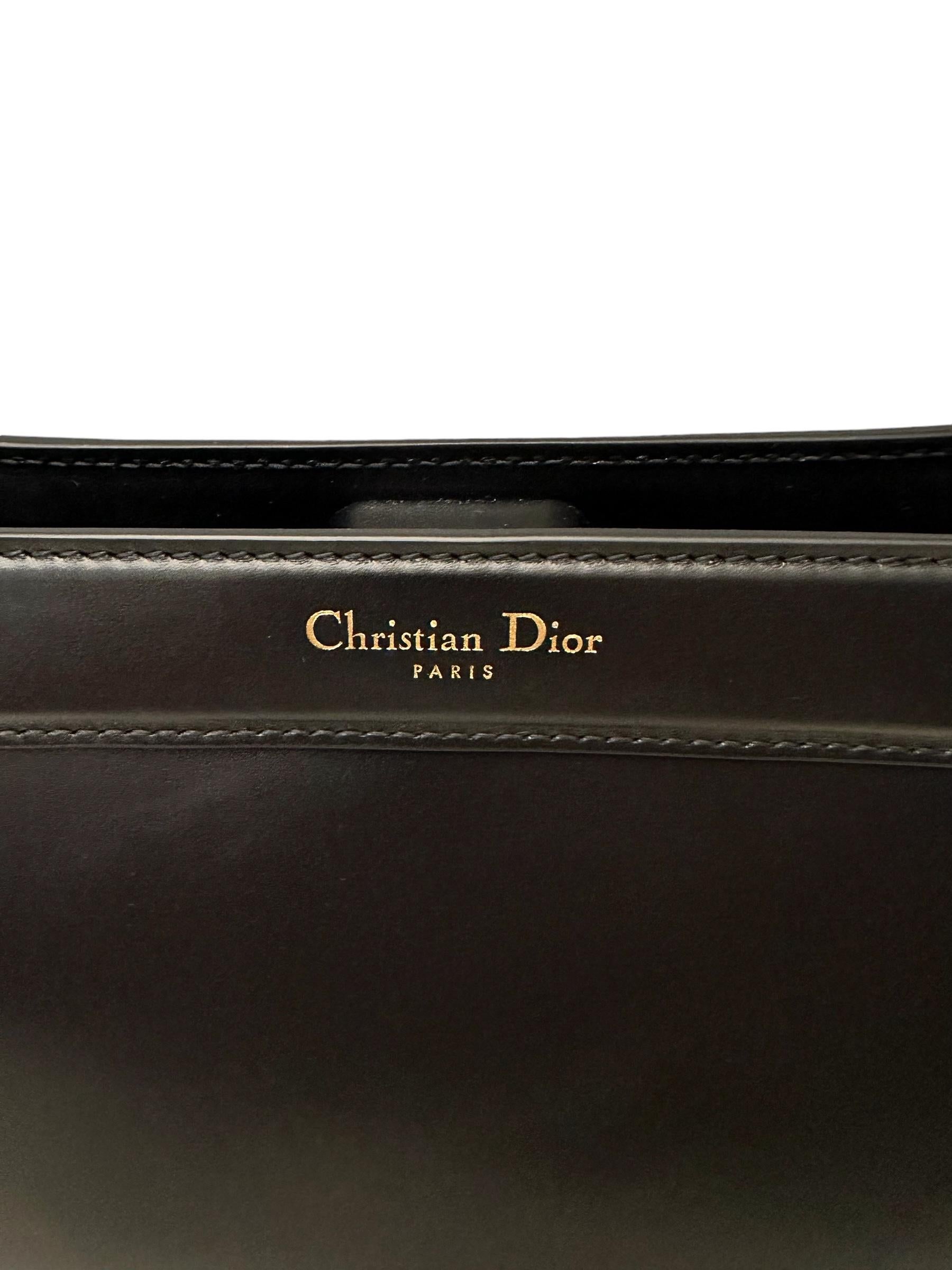 Christian Dior Medium Dior Schlüsseltasche aus schwarzem Leder im Angebot 1