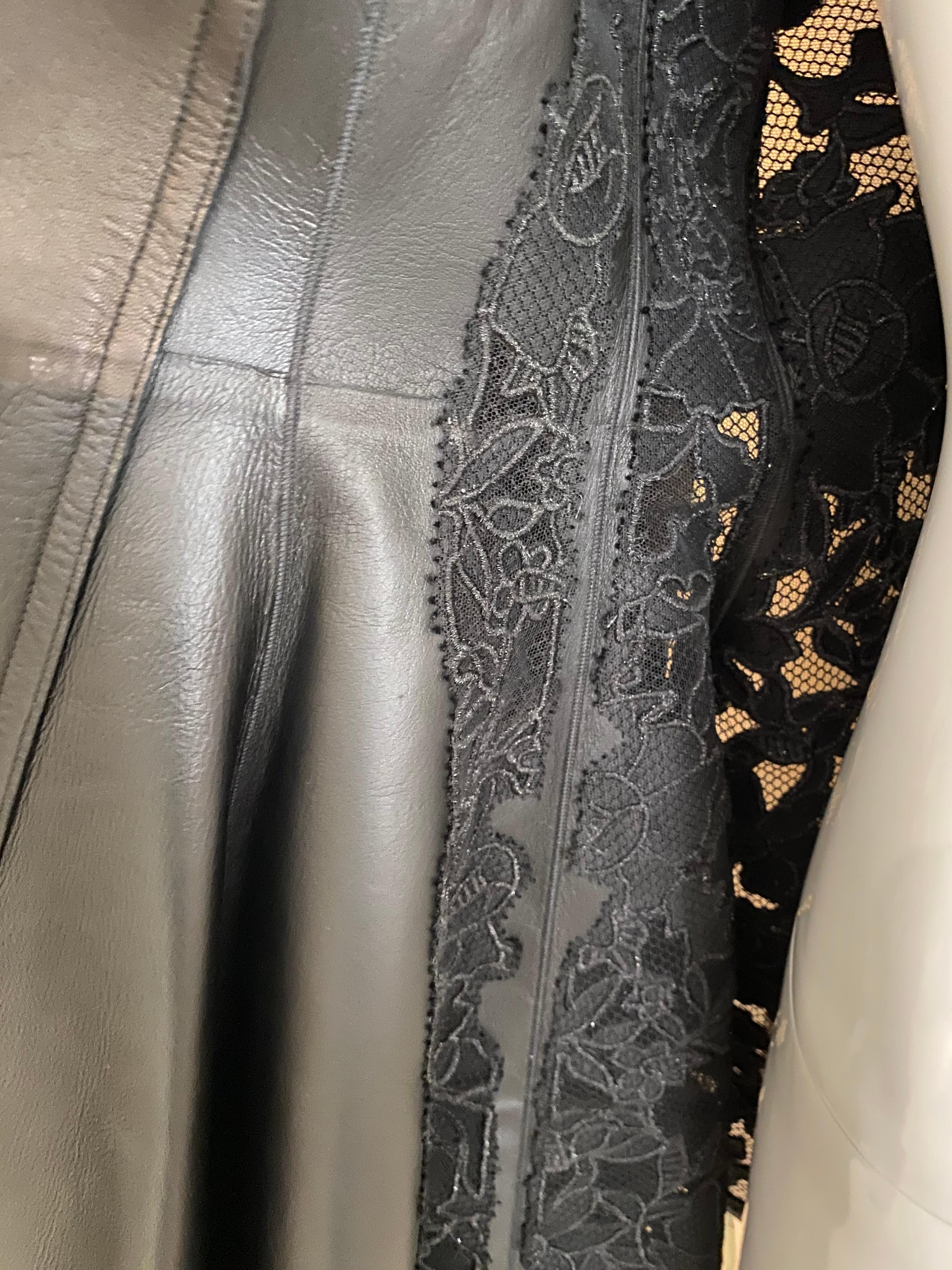 Christian Dior Schwarze Lederjacke mit Schößchen und Spitze aus Leder  im Angebot 5