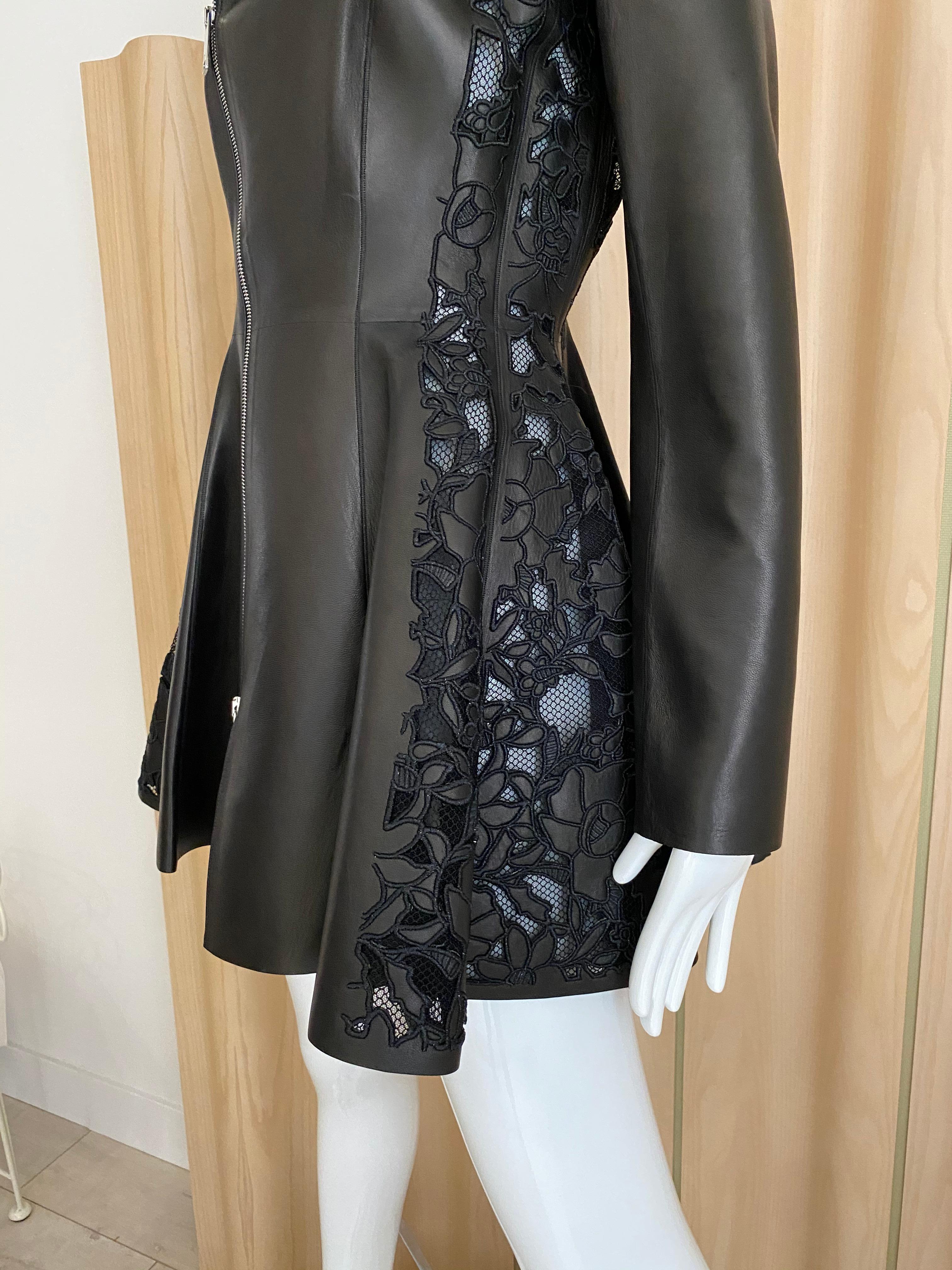 Christian Dior Schwarze Lederjacke mit Schößchen und Spitze aus Leder  im Angebot 2