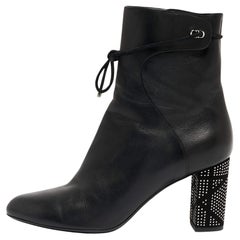 Christian Dior Schwarze Stiefel aus Leder mit Nieten und Akzenten Größe 41,5