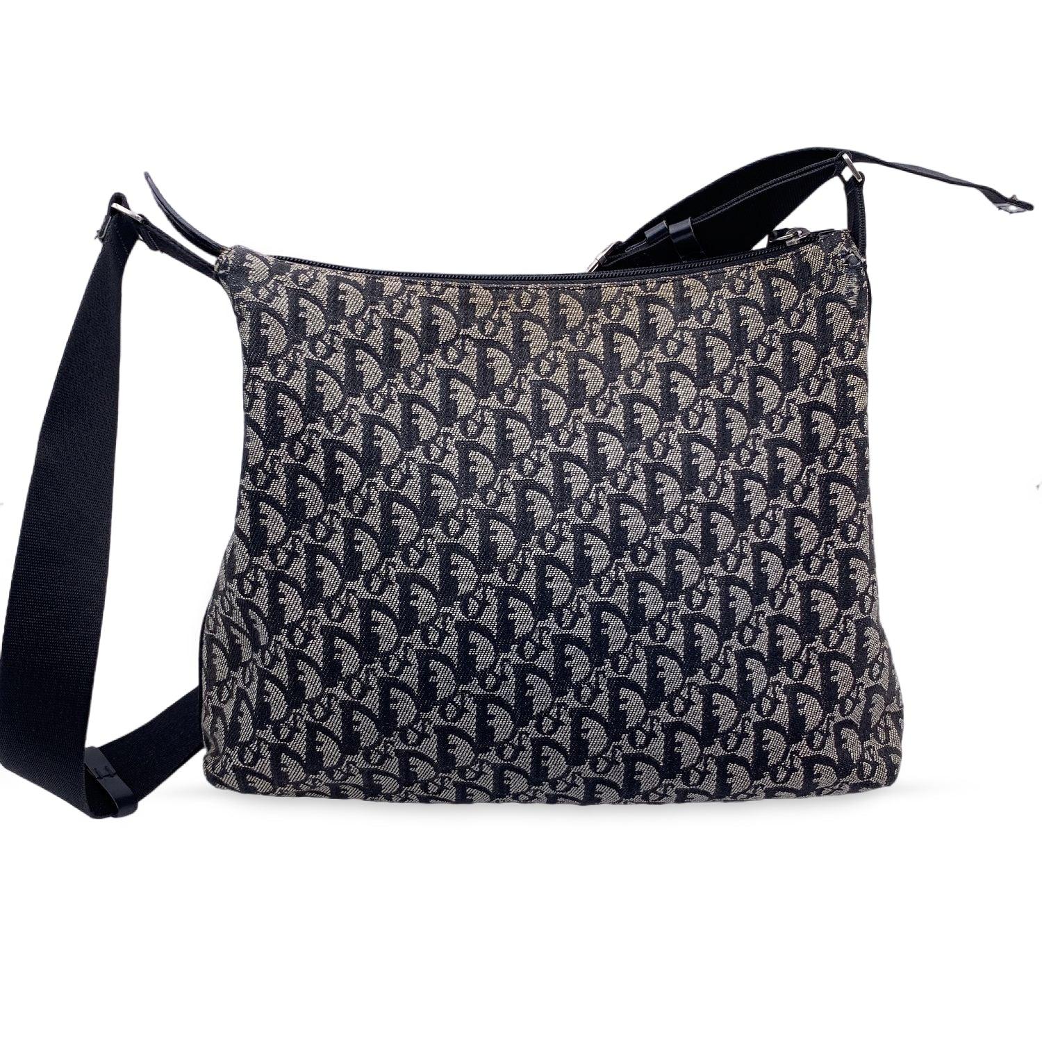 Christian Dior Black Logogram Oblique Canvas Messenger Bag In Good Condition For Sale In Rome, Rome