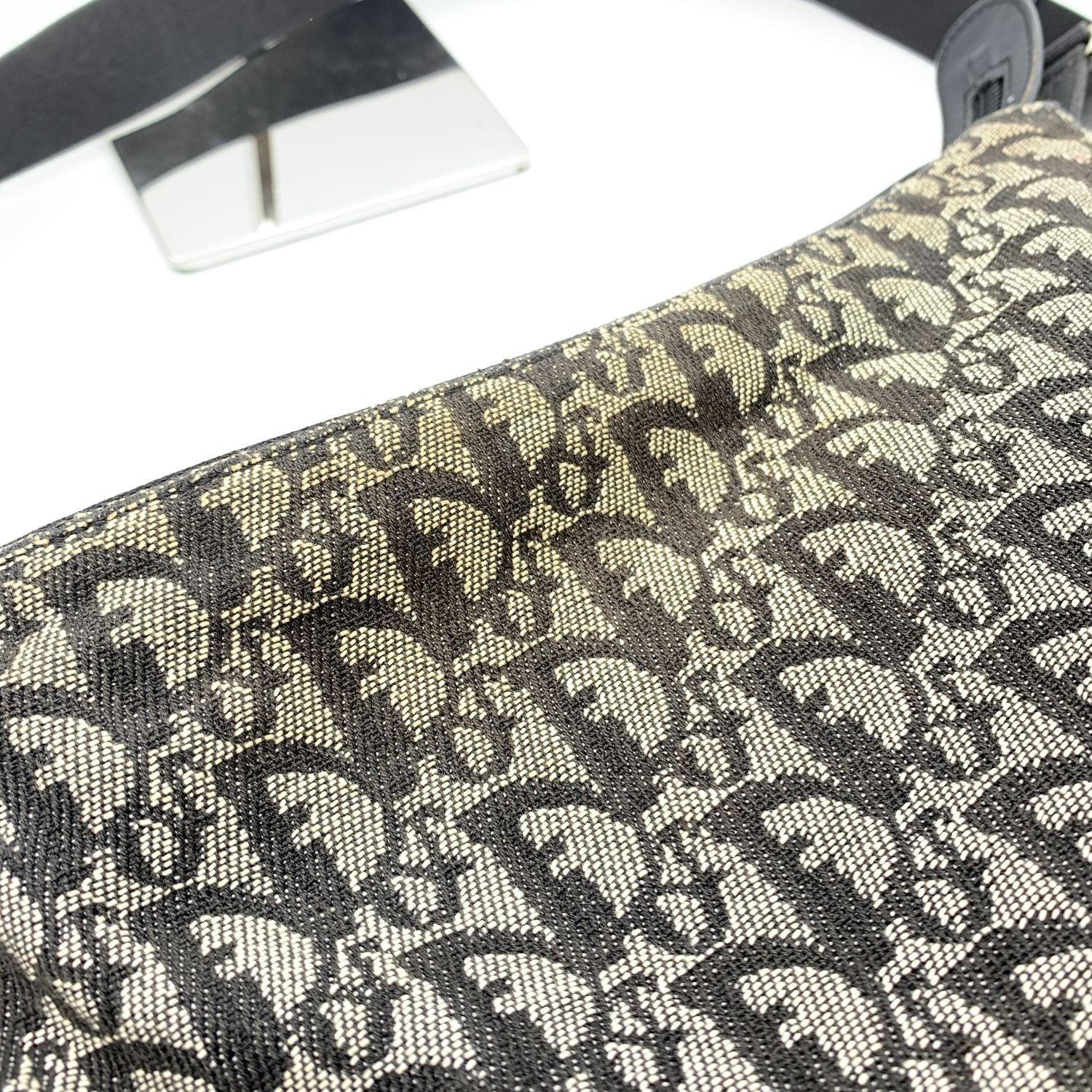 Christian Dior Black Logogram Oblique Canvas Messenger Bag For Sale 4