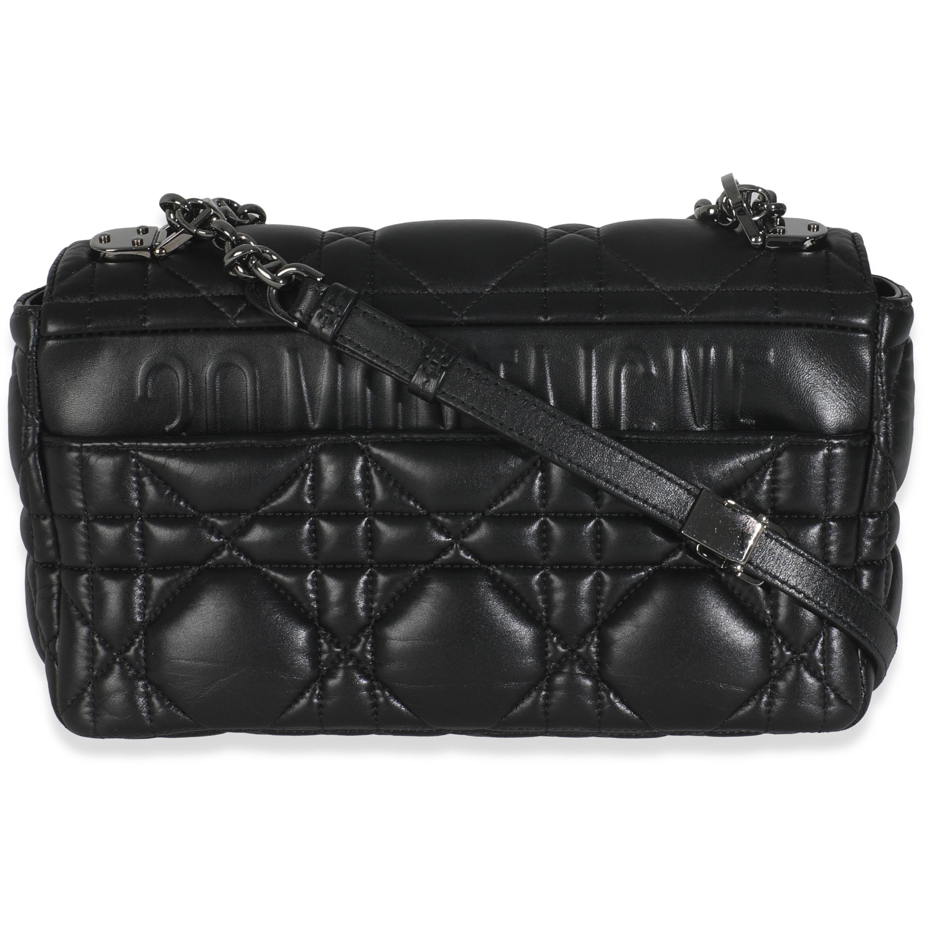 Titre du listing : Christian Dior Black Macrocannage Calfskin Medium Caro Bag
SKU : 146483
Condit : Usagé 
Condition du sac à main : Très bon
Commentaires sur l'état : L'article est en très bon état avec des signes mineurs d'usure. Usure mineure sur