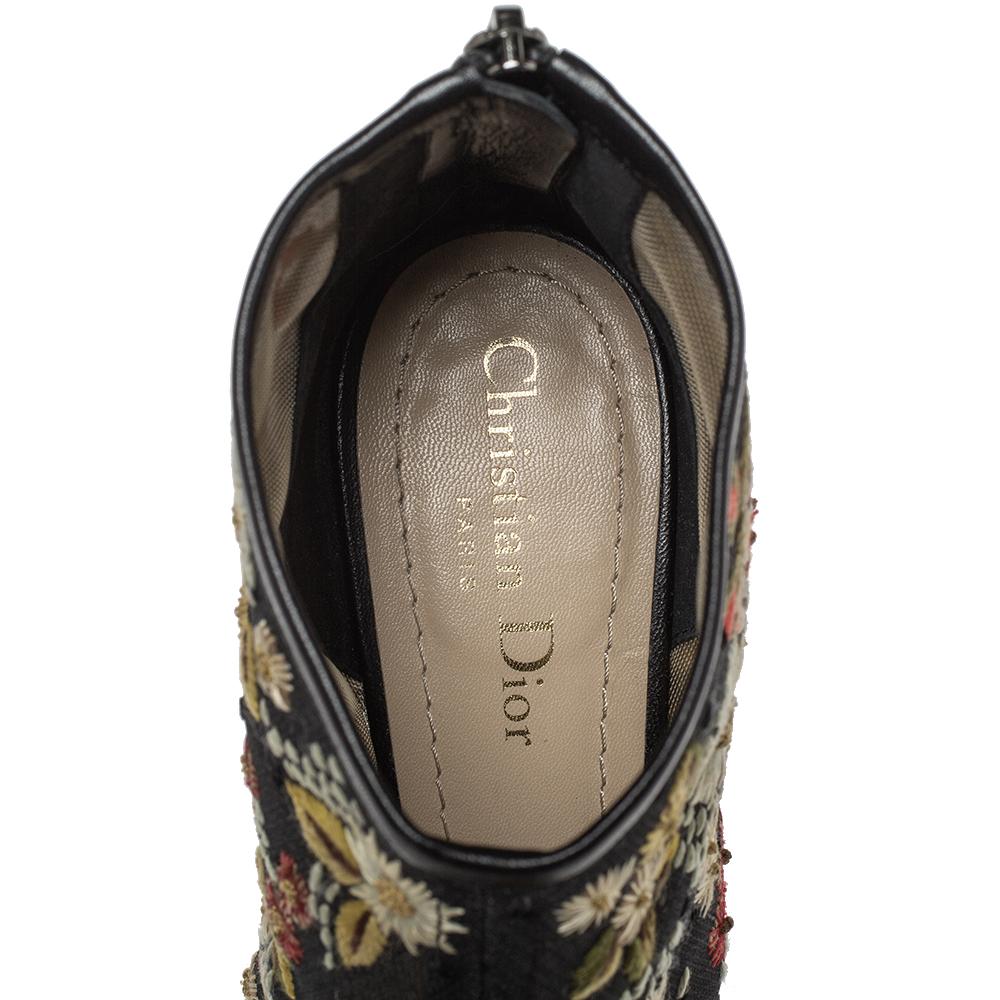 Christian Dior Black Mesh Floral Embroidered Ankle Boots Size 39.5 In Good Condition In Dubai, Al Qouz 2