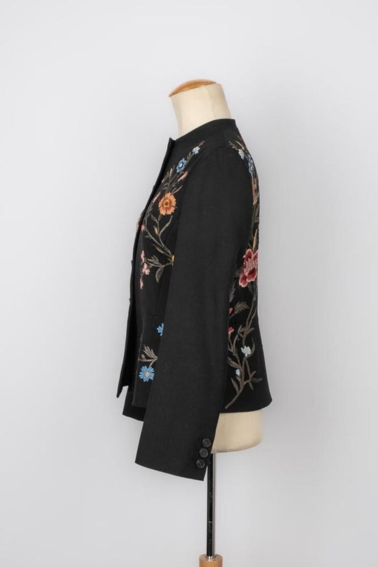 Dior - (Made in France) Black mohair and wool jacket decorated with embroidery. 38FR size indicated.

Additional information:
Condition: Very good condition
Dimensions: Shoulder width: 38 cm - Chest: 45 cm - Waist: 37 cm - Sleeve length: 58 cm -