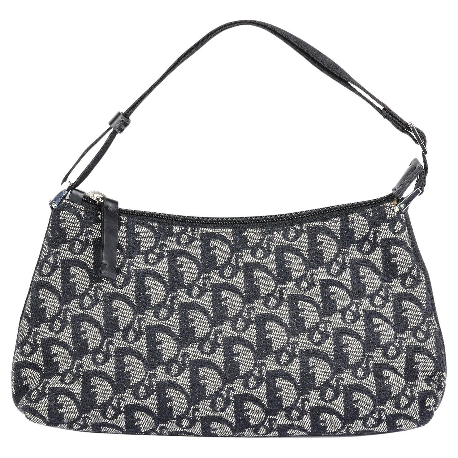 Pochette dior monogramme hotsell