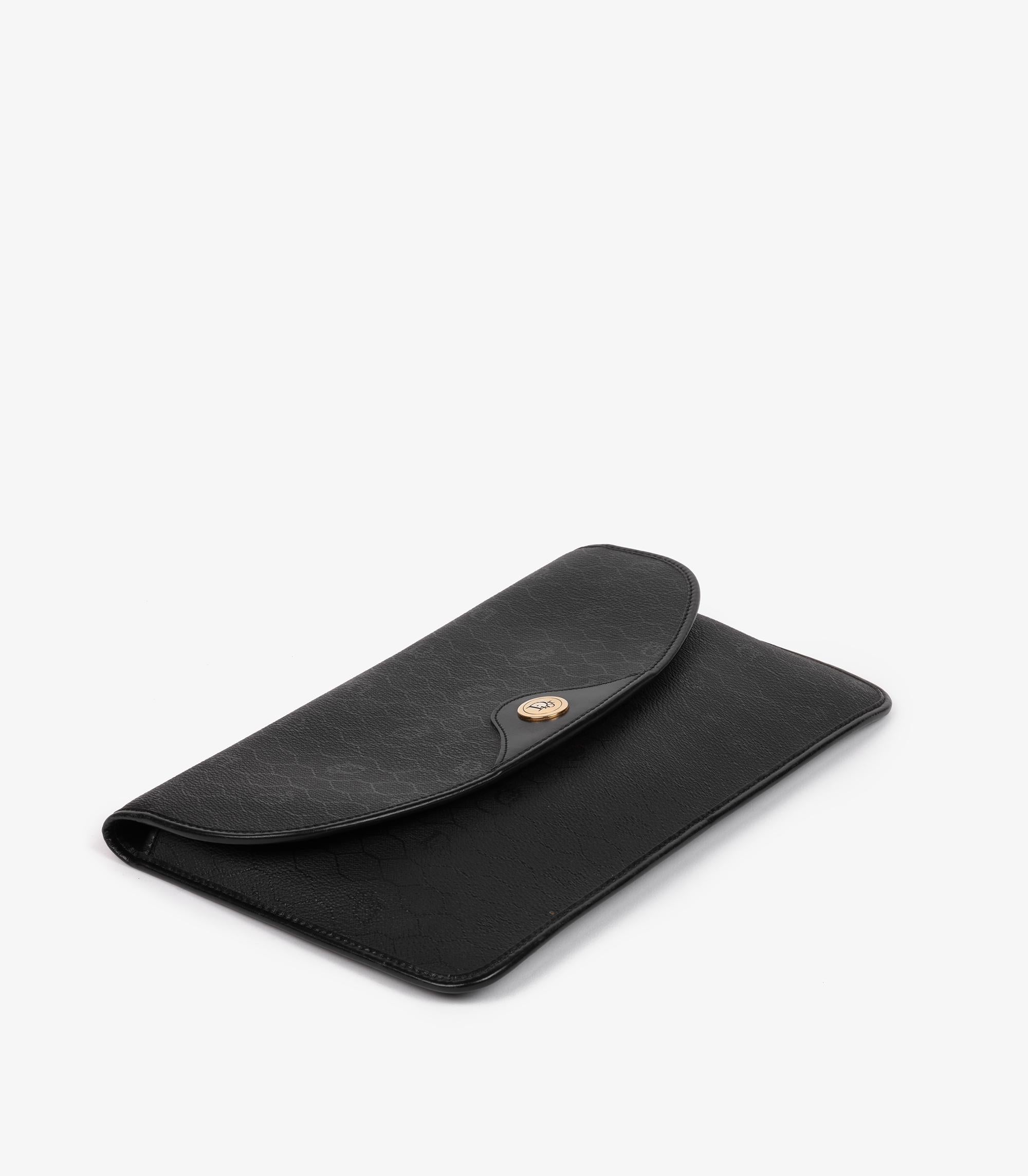 Christian Dior Black Monogram Coated Canvas & Calfskin Leather Vintage Honeycomb Pouch 

Product Details
Xupes Ref: CAA0110
Brand: Christian Dior
Model: Honeycomb Pouch
Type: Pouch 
Colour: Black
Hardware: Golden Brass
Material(s): Coated Canvas,
