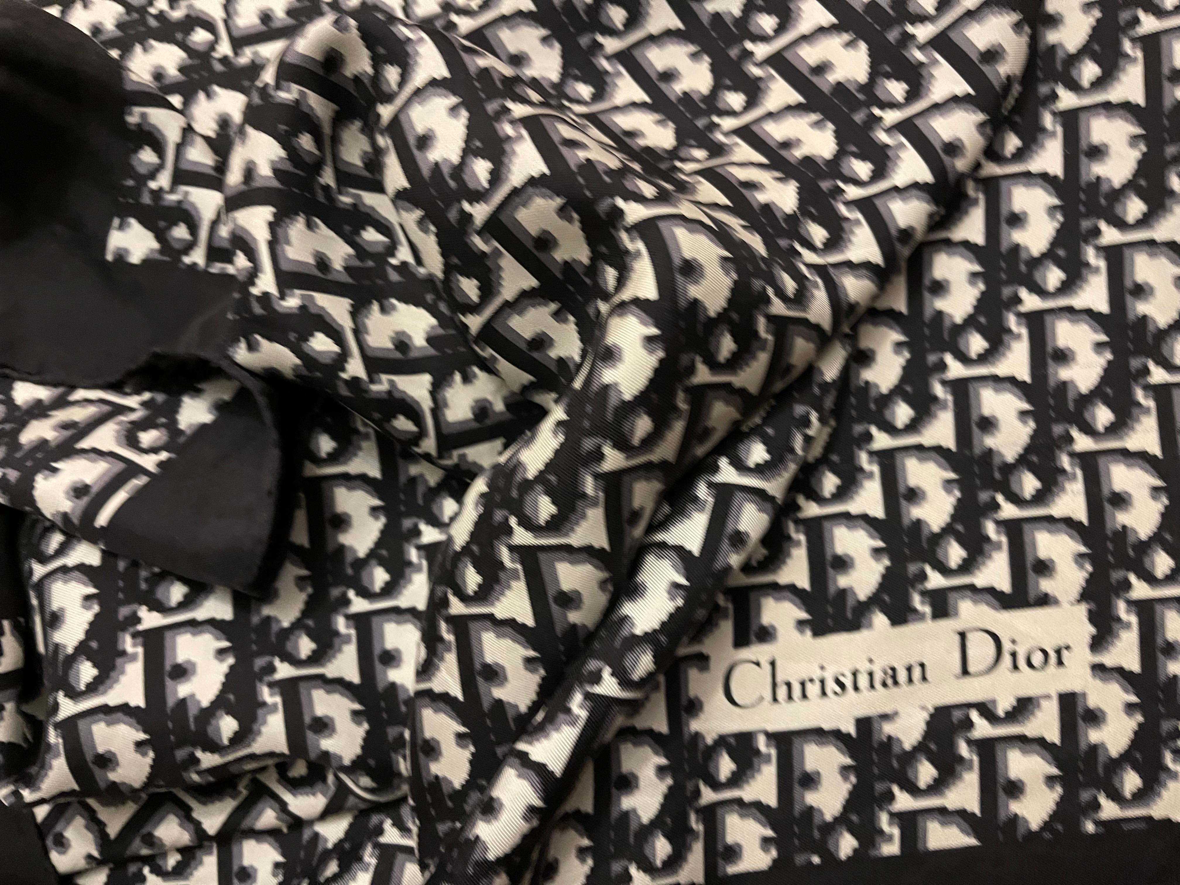Christian Dior - Écharpe en coton noire à monogrammes en vente 2