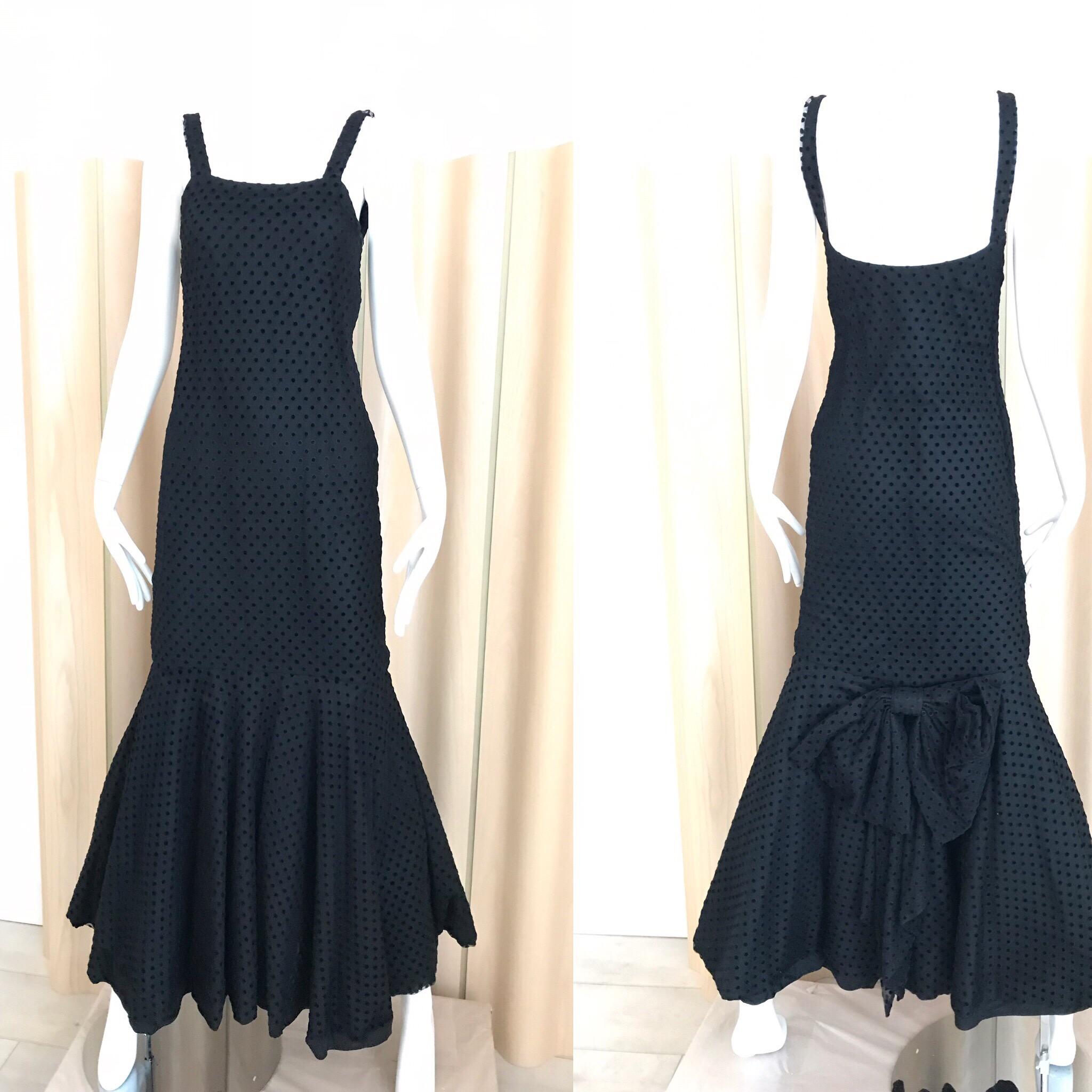 Elegant 1980s Christian Dior Black net dress with velvet polka dot spaghetti strap gown. Perfect for cocktail party or Black tie event.
Size 4/ Small
Bust: 34 inches/ Hip 34 inches