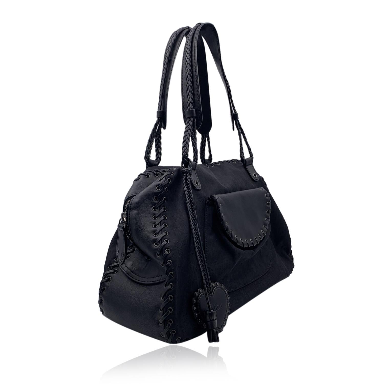 Christian Dior Schwarze schräge Canvas-Tragetasche mit Herzanhänger Damen