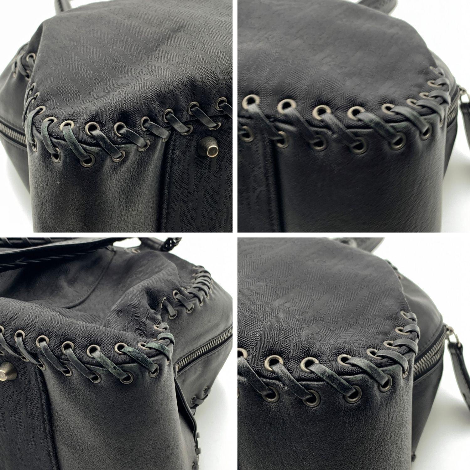 Christian Dior Schwarze schräge Canvas-Tragetasche mit Herzanhänger 2