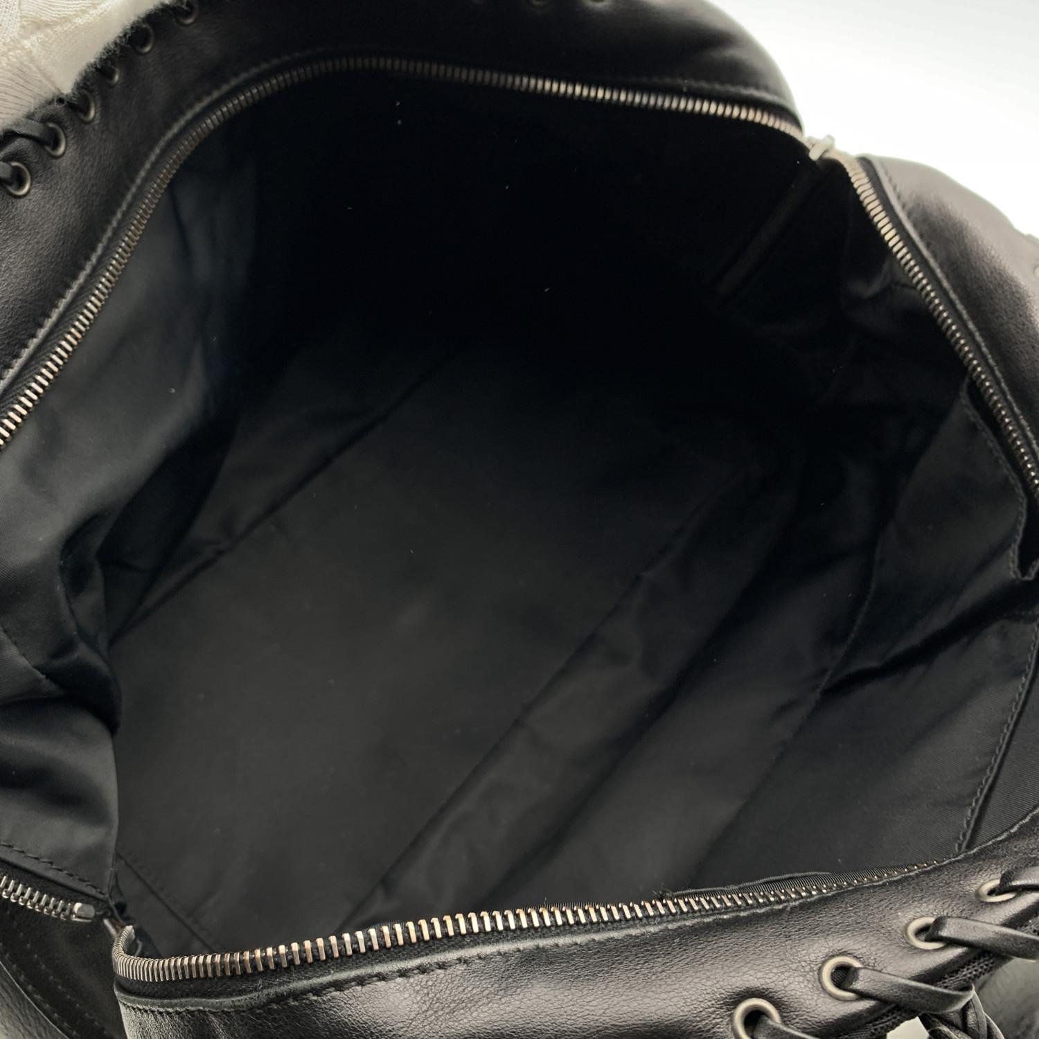 Christian Dior Schwarze schräge Canvas-Tragetasche mit Herzanhänger 5