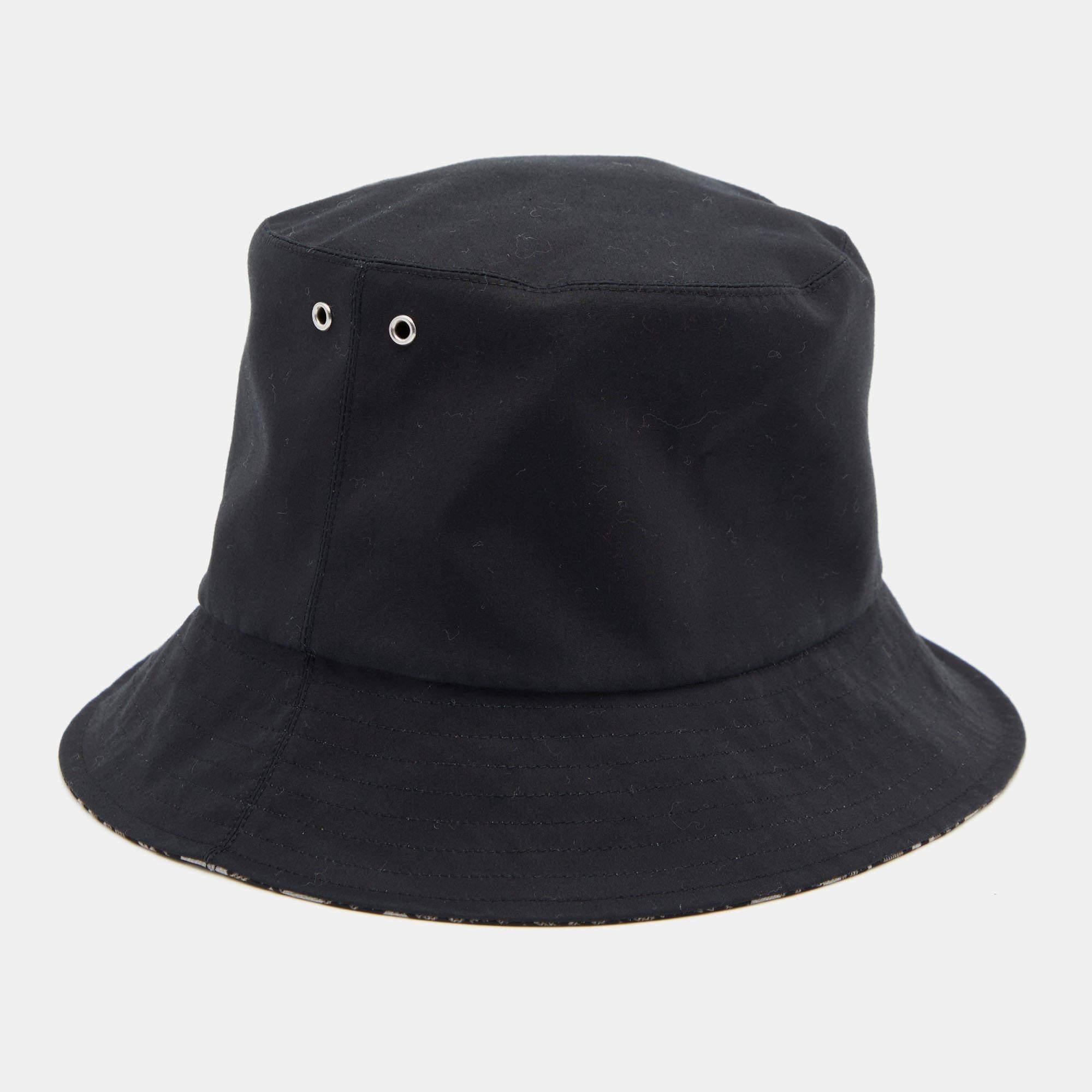 The Christian Dior bucket hat is a fashion accessory that will fit well in your casual wardrobe. Crafted from quality materials in a reversible style, the hat carries a solid black side and the other one is in Oblique canvas.

Includes: Original