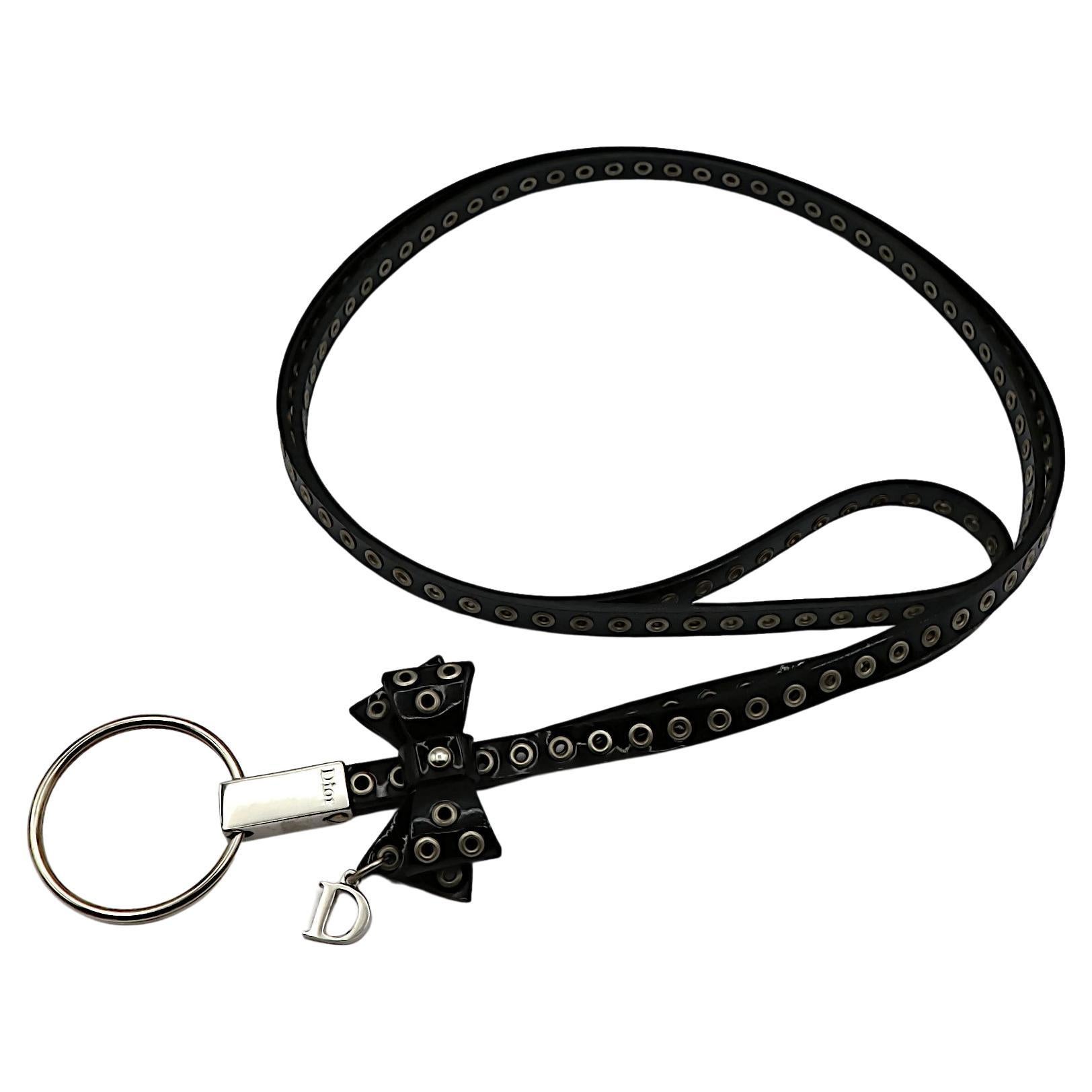 Christian Dior - Portachiavi da collo con fiocco in vernice nera in vendita