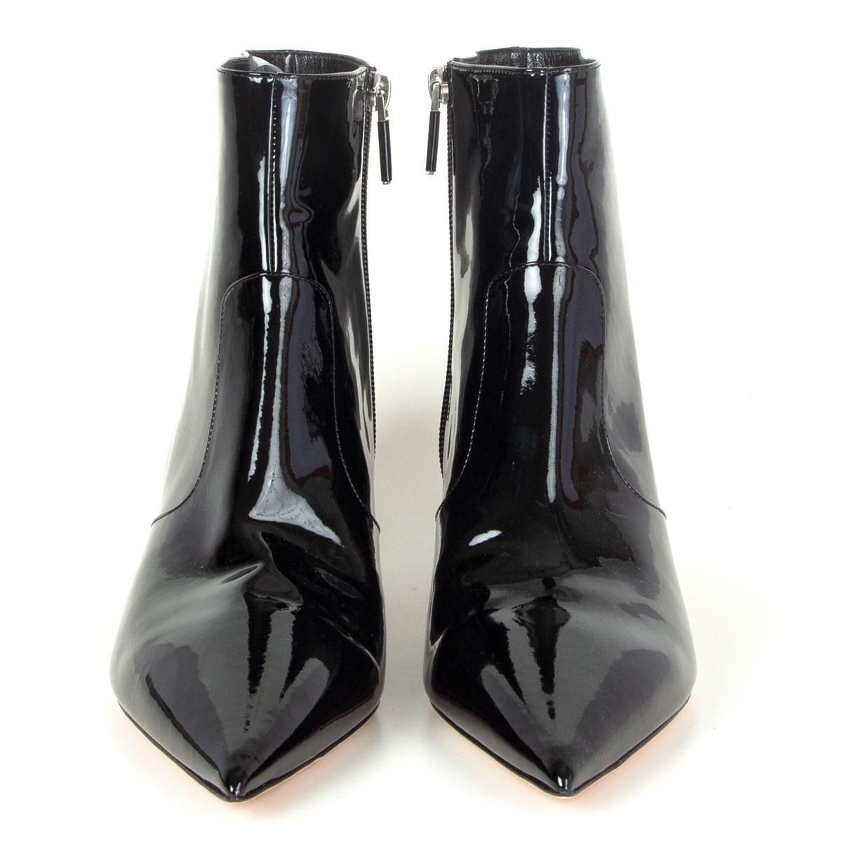 
100% authentic Christian Dior kitten-heel pointed-toe ankle boots in black patent leather. Open with a zipper on the inside. Have been worn and are in excellent condition.

Measurements
Imprinted Size	40
Shoe Size	40
Inside Sole	26.5cm