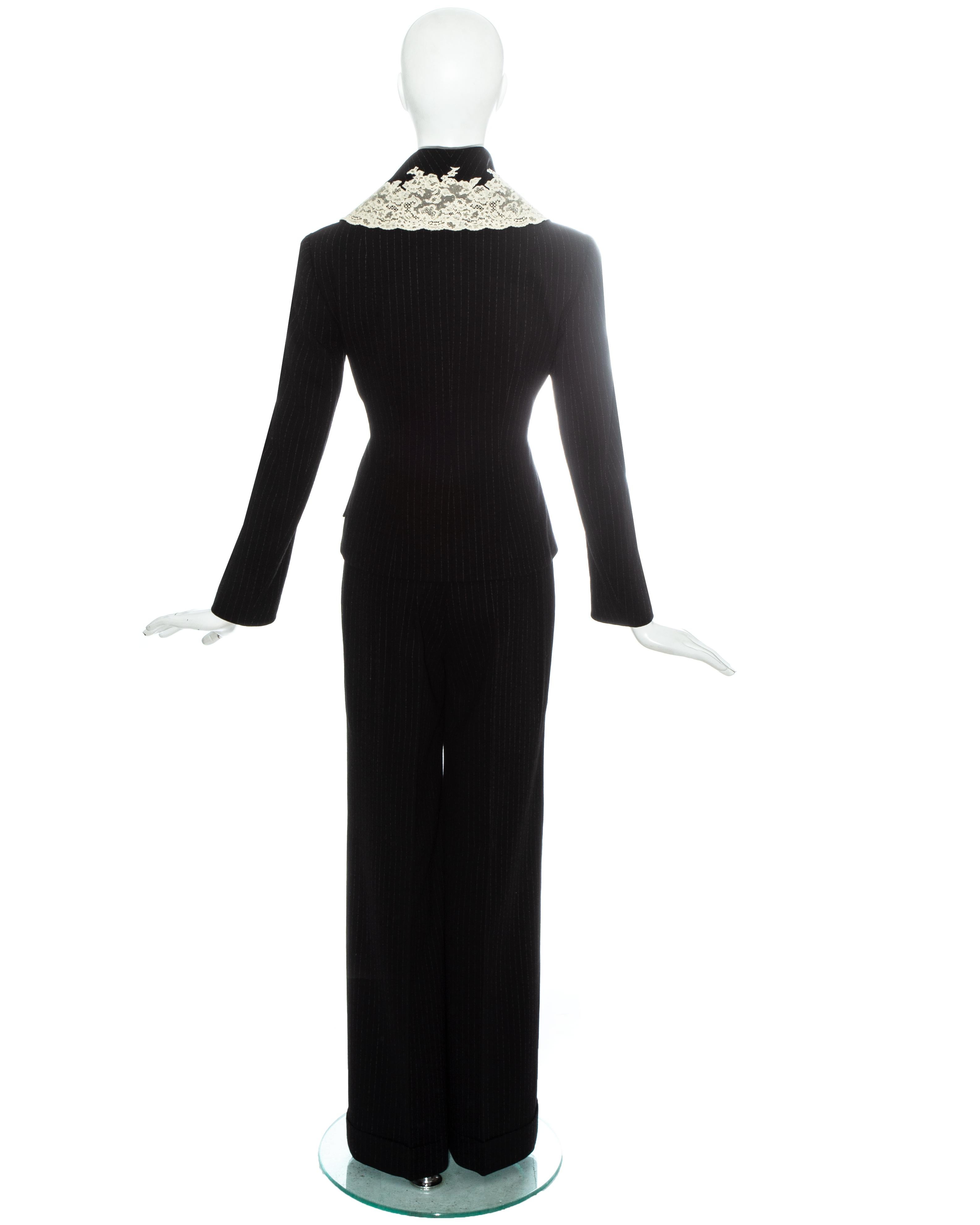 Costume en laine noire à rayures Christian Dior bordé de dentelle blanche Calais, automne-hiver 1998 en vente 1