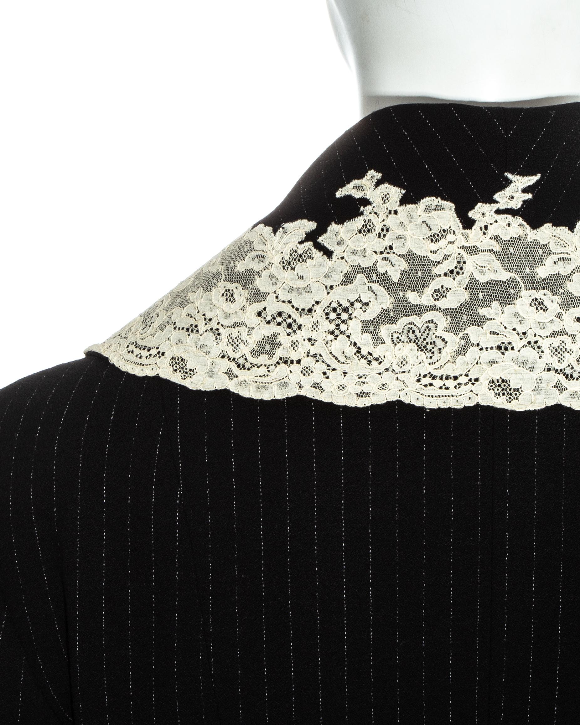 Costume en laine noire à rayures Christian Dior bordé de dentelle blanche Calais, automne-hiver 1998 en vente 2
