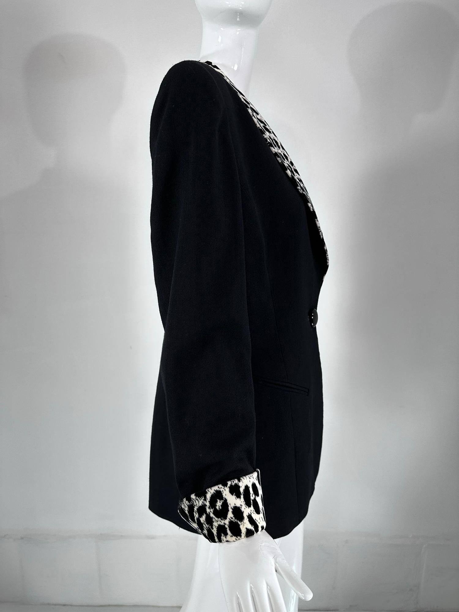 Christian Dior Schwarze Smokingjacke mit Prinzessinnennaht und schwarzen weißen Samtrevers 1990er Damen im Angebot