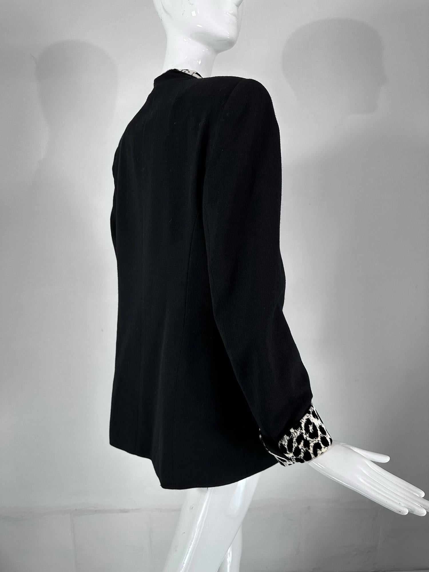 Christian Dior Schwarze Smokingjacke mit Prinzessinnennaht und schwarzen weißen Samtrevers 1990er im Angebot 1