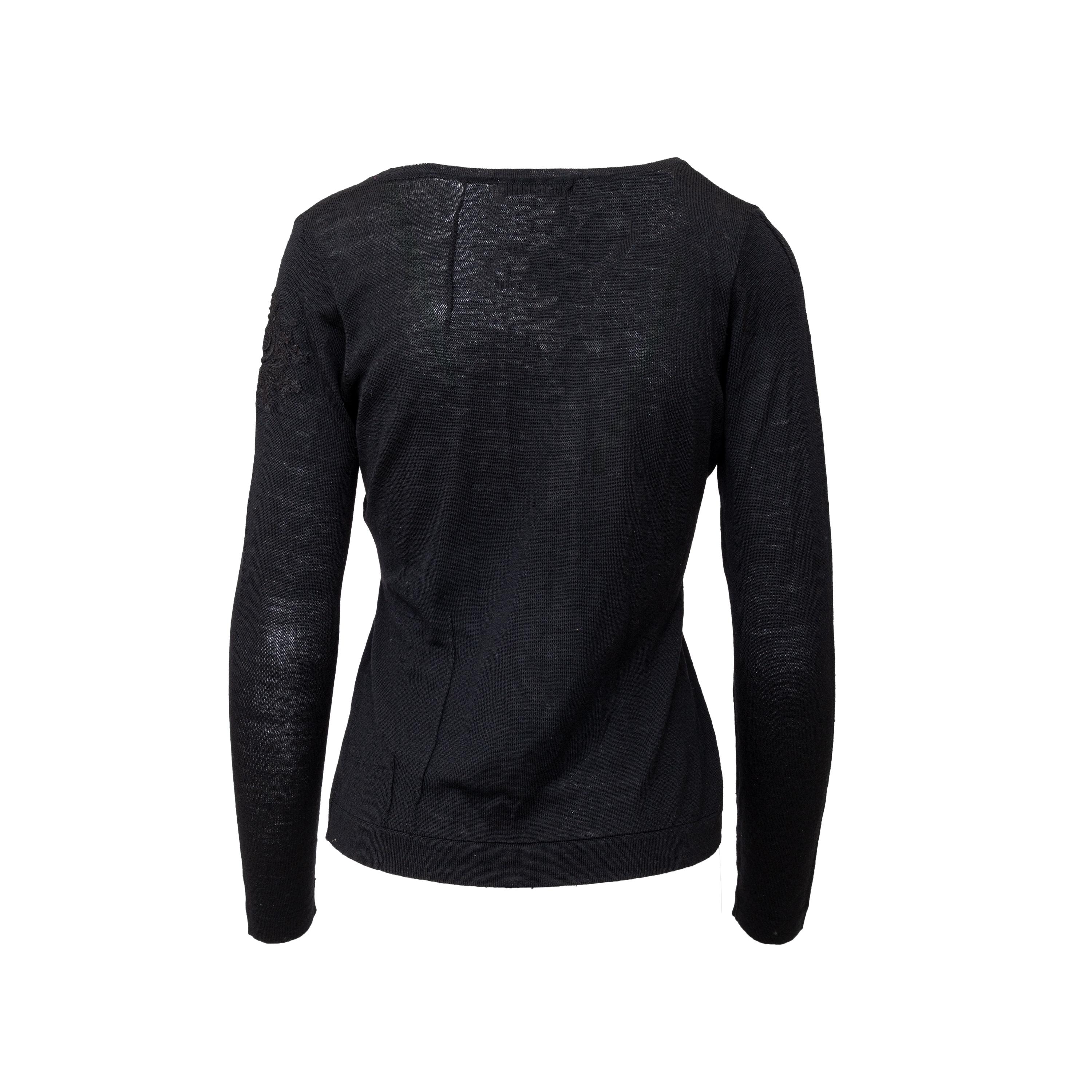 Effortlessly add luxury to your wardrobe with the Christian Dior Black Pullover. The wide neckline and long sleeves offer comfort and versatility, while the iconic CD embroidery on the sleeve adds a subtle touch of sophistication. 
Assured Product