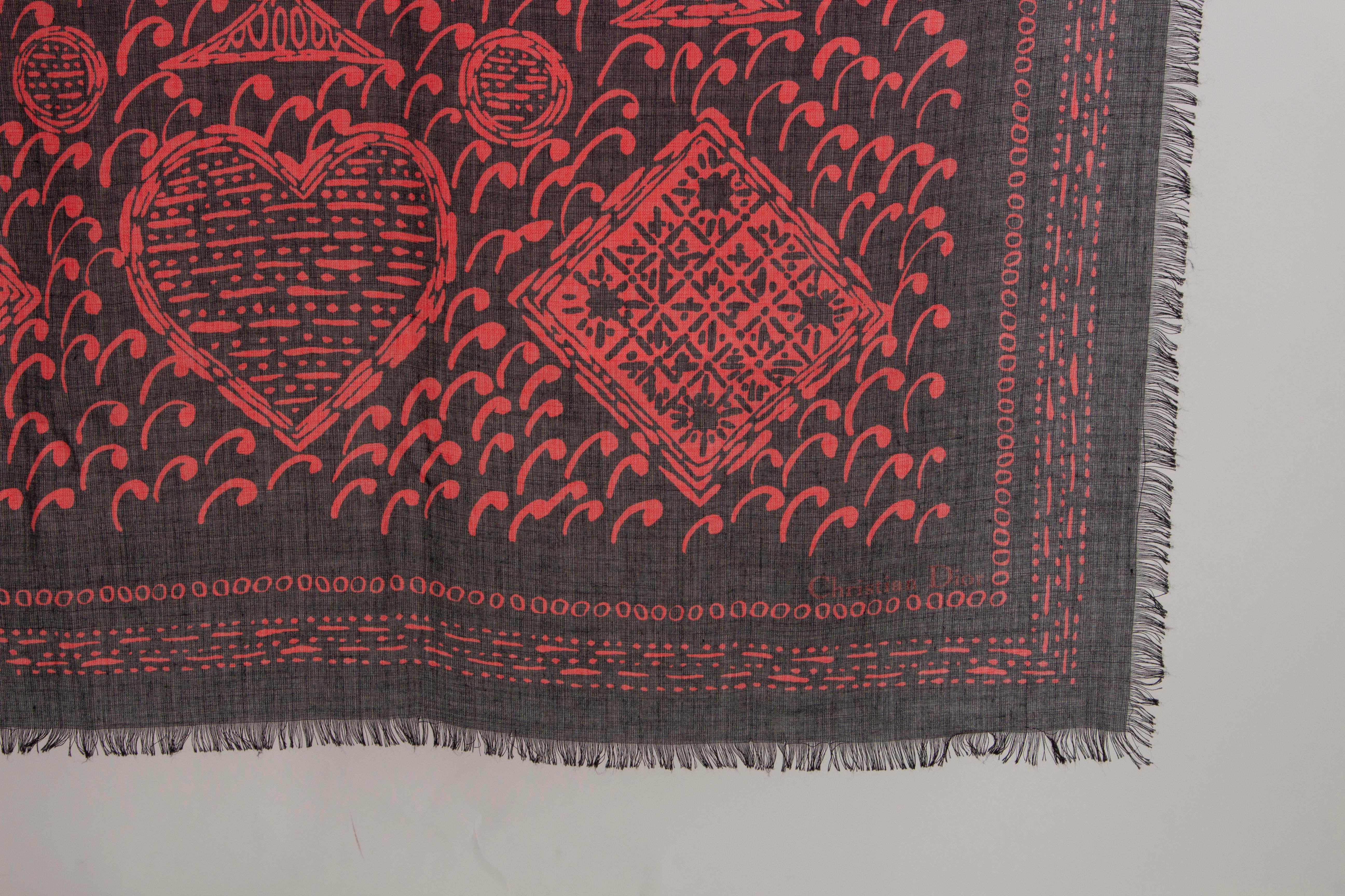 da uomo o donna Sciarpa scialle CHRISTIAN DIOR in cashmere e seta nera e rossa PLAYING CARD SYMBOLS in vendita