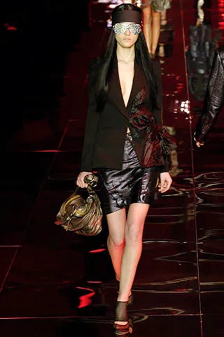 Dior - (Made in France) Black suit jacket decorated with a black transparent taffeta bow with a creased effect. Size 44FR indicated. 2006 Fall-Winter Collection, under the artistic direction of John Galliano.

Additional information:
Condition: Very