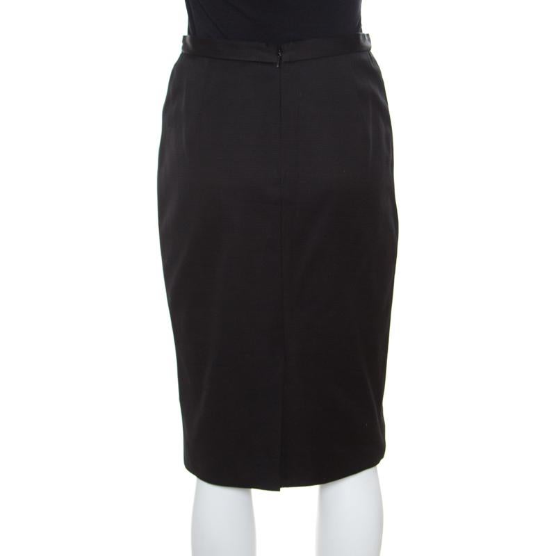 This pencil skirt from Christian Dior is ideal for an understated formal look. Cut from cotton with hints of stretch, the skirt features a textured finish, a style element that makes this piece all more chic. It is adorned with a classic black hue