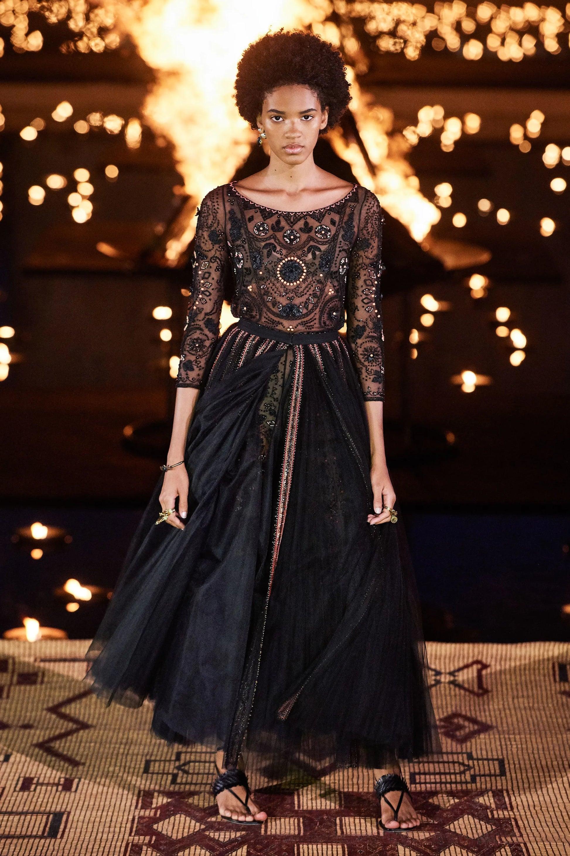 Dior - (Made in Italy) Black tulle top entirely embroidered with pearls and raffia. No size indicated, it fits a 36FR/38FR. 2020 Resort Collection, under the artistic direction of Maria Grazia Chiuri.

Additional information:
Condition: Very good