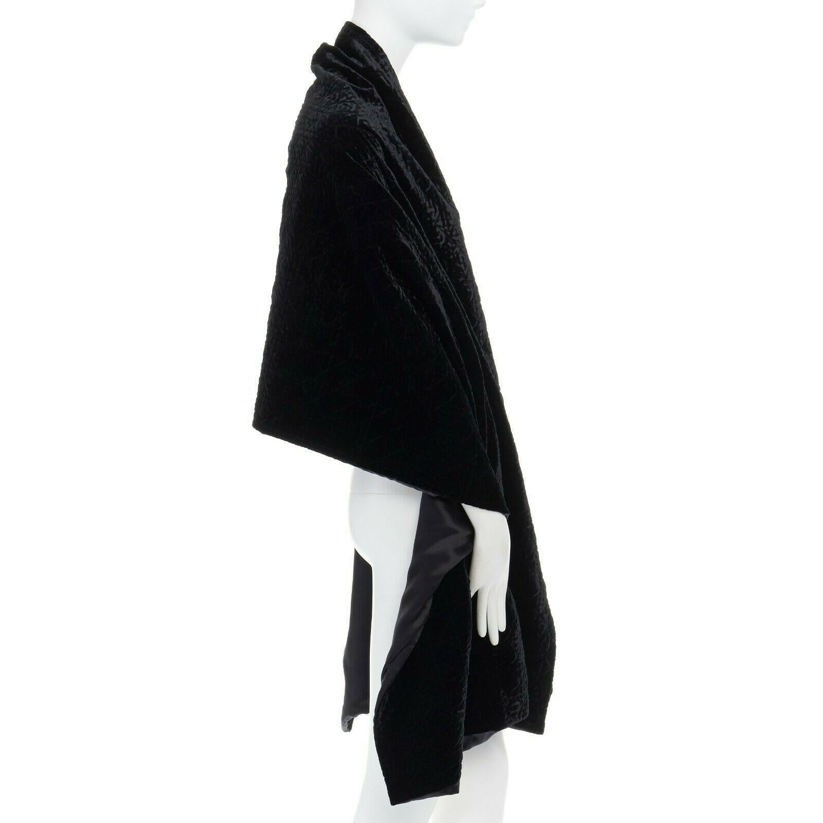 CHRISTIAN DIOR black velvet cannage geometric stitch silk lined shawl scarf In Excellent Condition In Hong Kong, NT