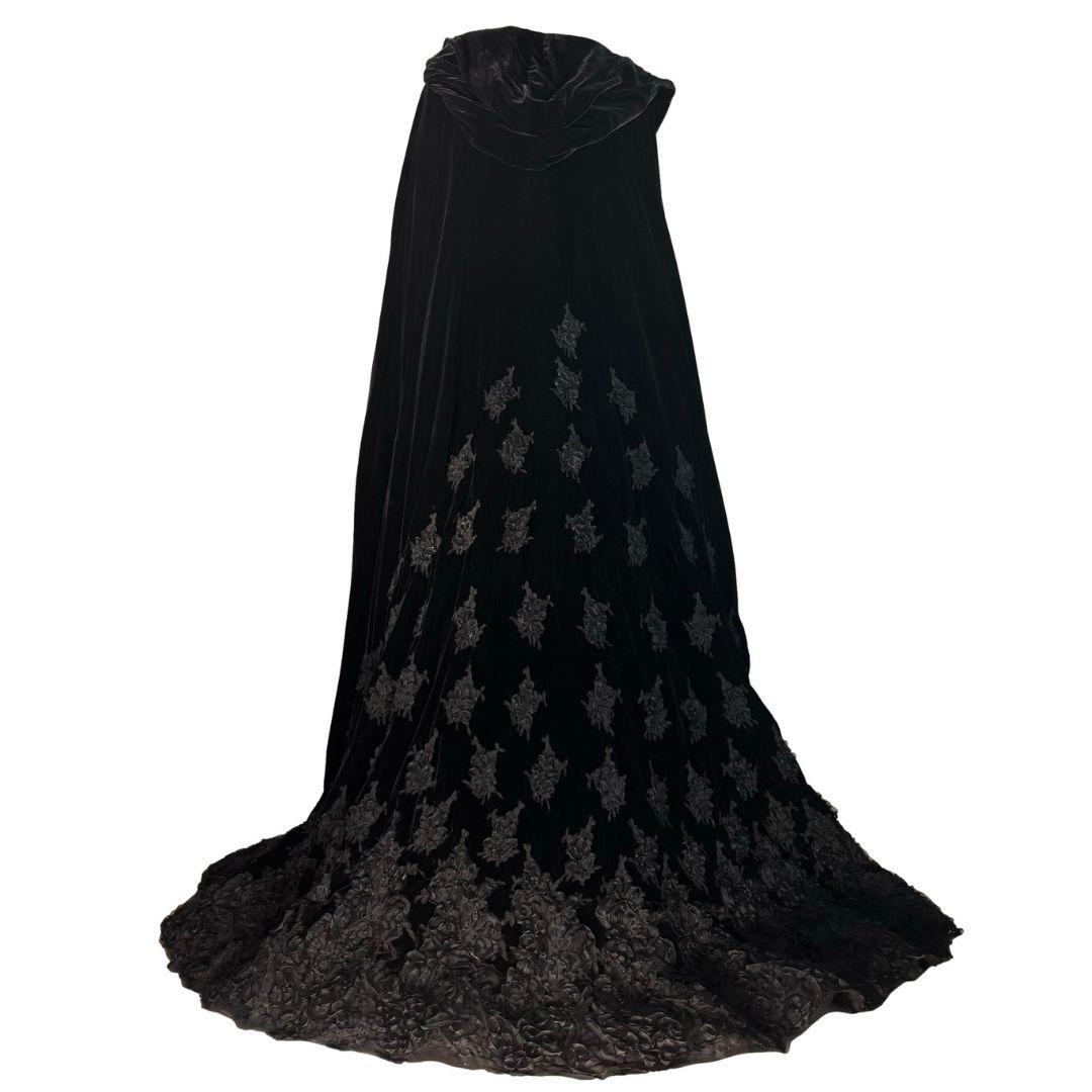 Christian Dior Black Velvet Embellished Opera Cape Fall/Winter 2015 Size 34FR In Good Condition In Saint Petersburg, FL