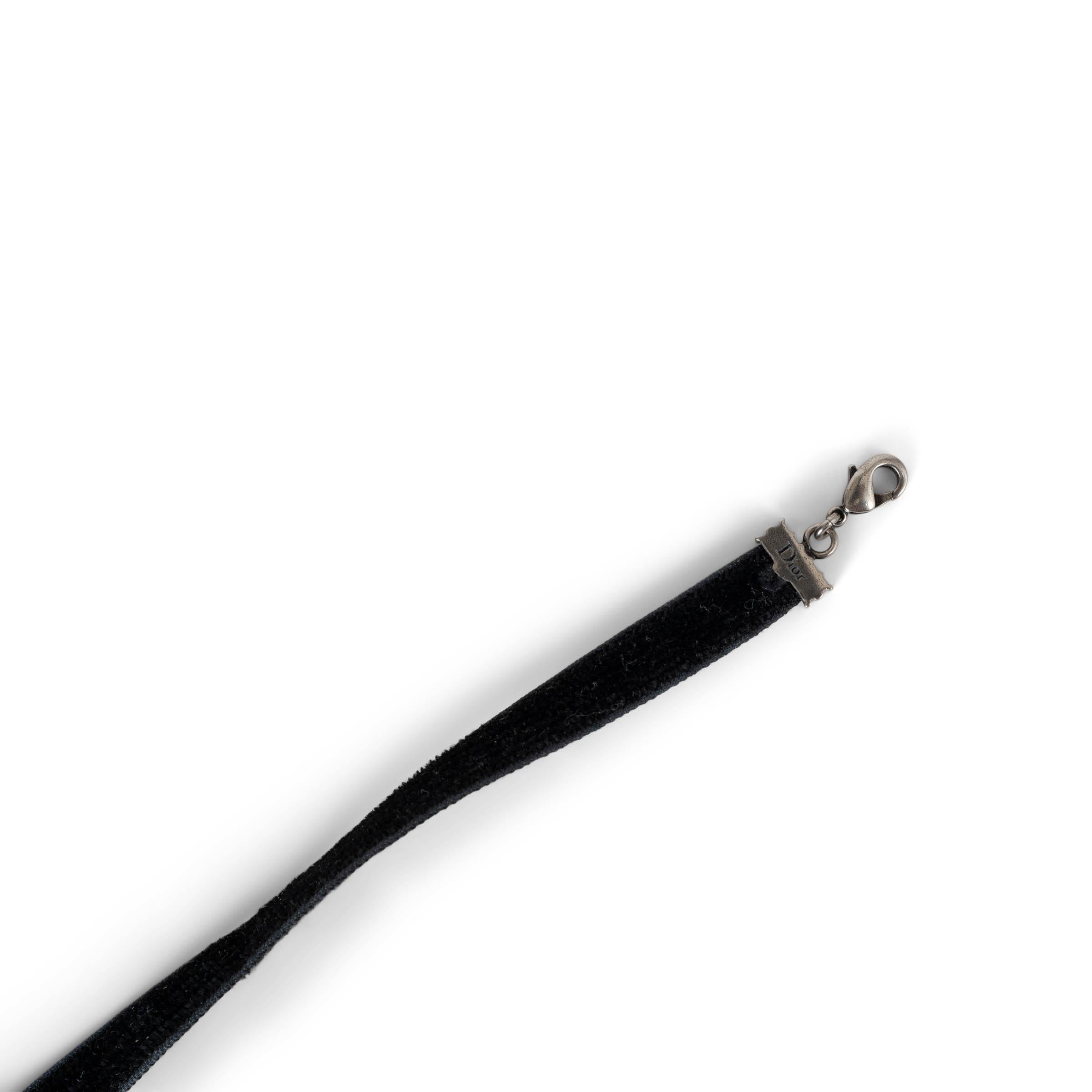 CHRISTIAN DIOR J'ADIOR CRYSTAL Halskette aus schwarzem Samt im Angebot 3