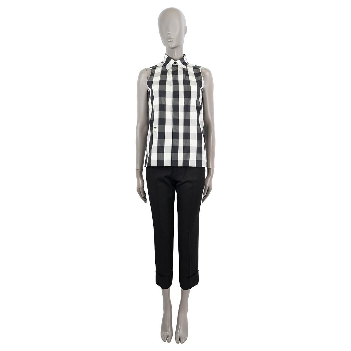 100% authentic Christian Dior 2019 sleeveless gingham blouse in black & off-white polyester (100%). The design features a concealed button line and one chest pocket. Has been worn once and is in virtually new condition.