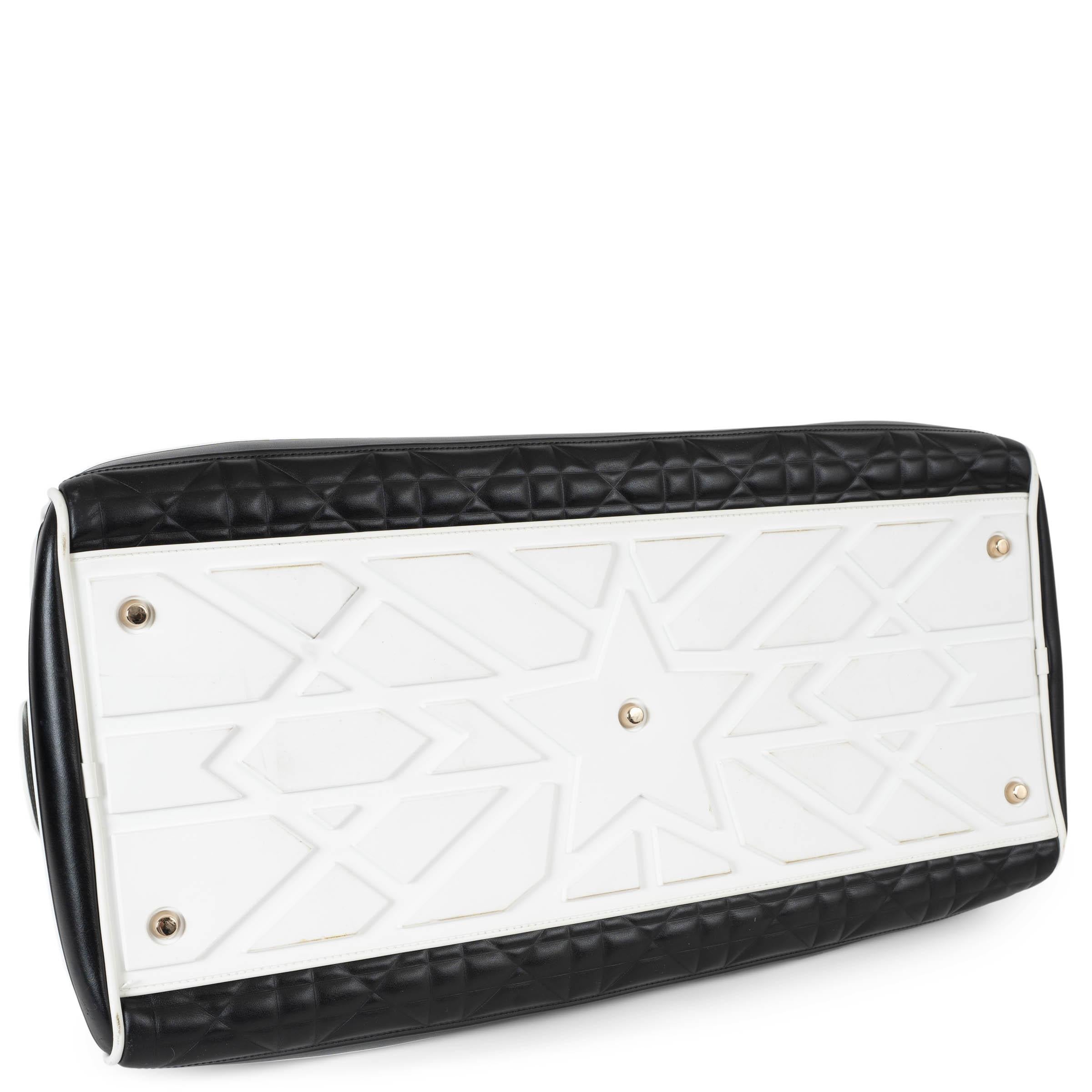 Christian Dior in pelle Cannage bianca e nera 2022 VIBE LARGE Carry On Gym Bag In condizioni ottime in vendita a Zürich, CH