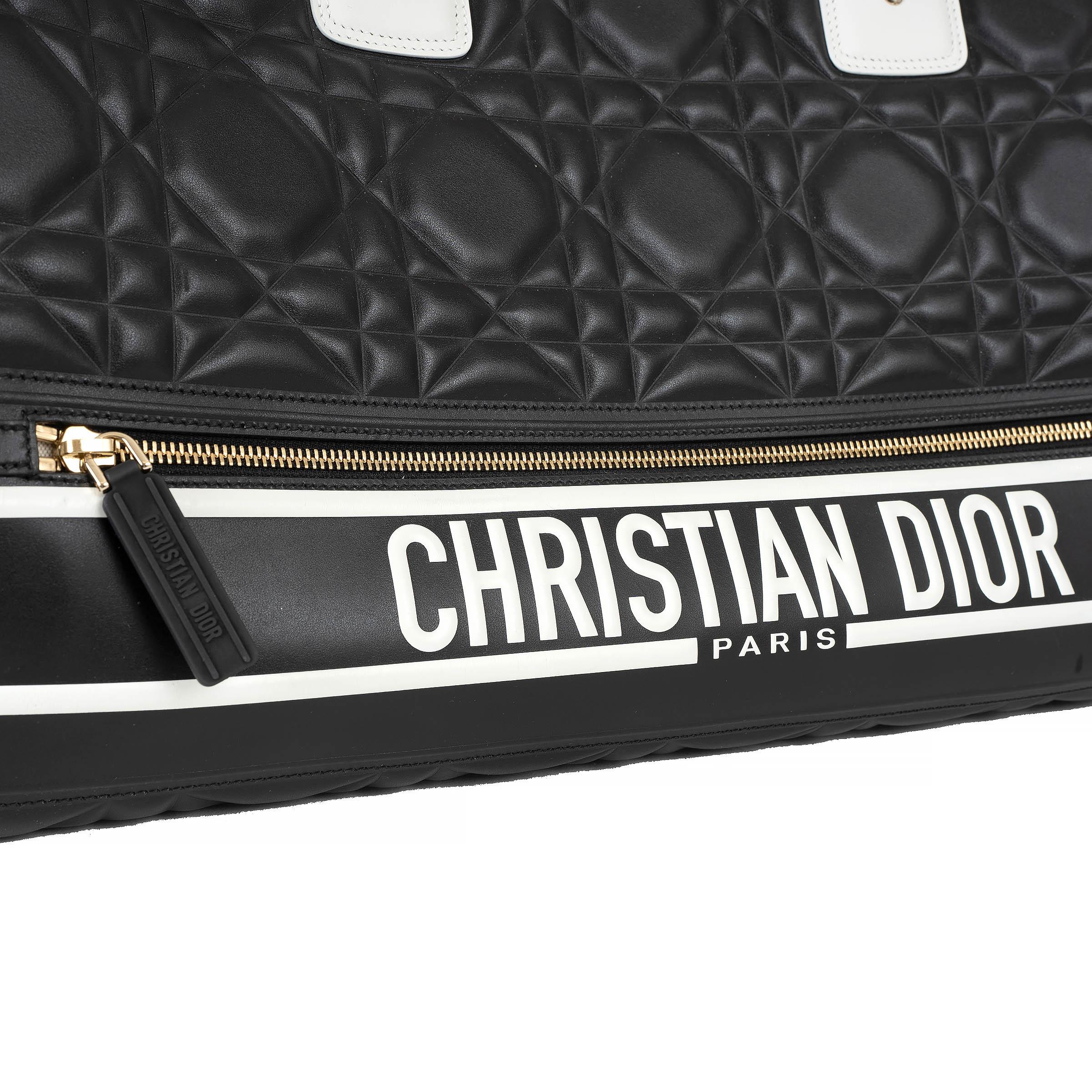 Christian Dior in pelle Cannage bianca e nera 2022 VIBE LARGE Carry On Gym Bag in vendita 1