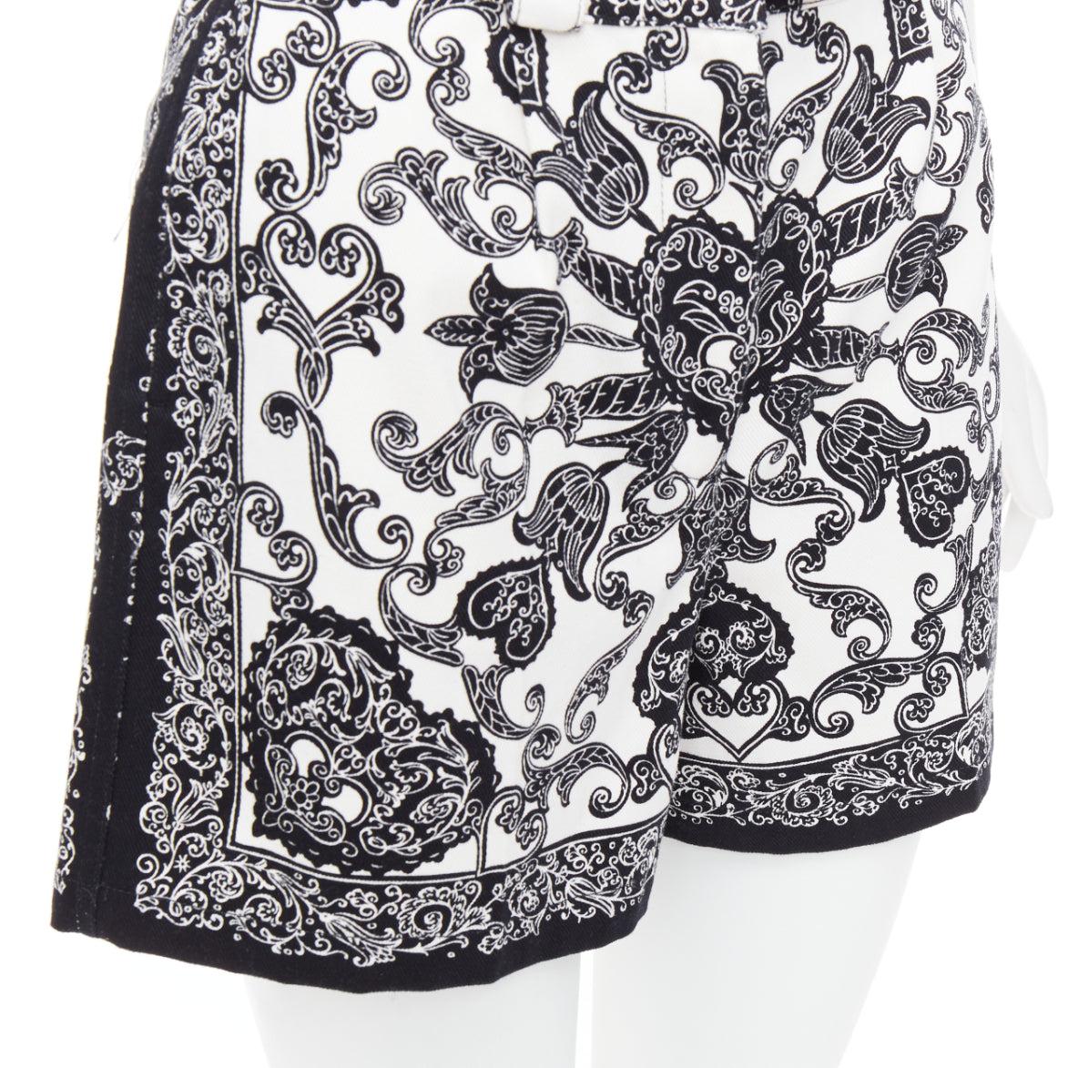 CHRISTIAN DIOR short à double ceinture en mouchoir de coton noir et blanc FR34 XS en vente 2