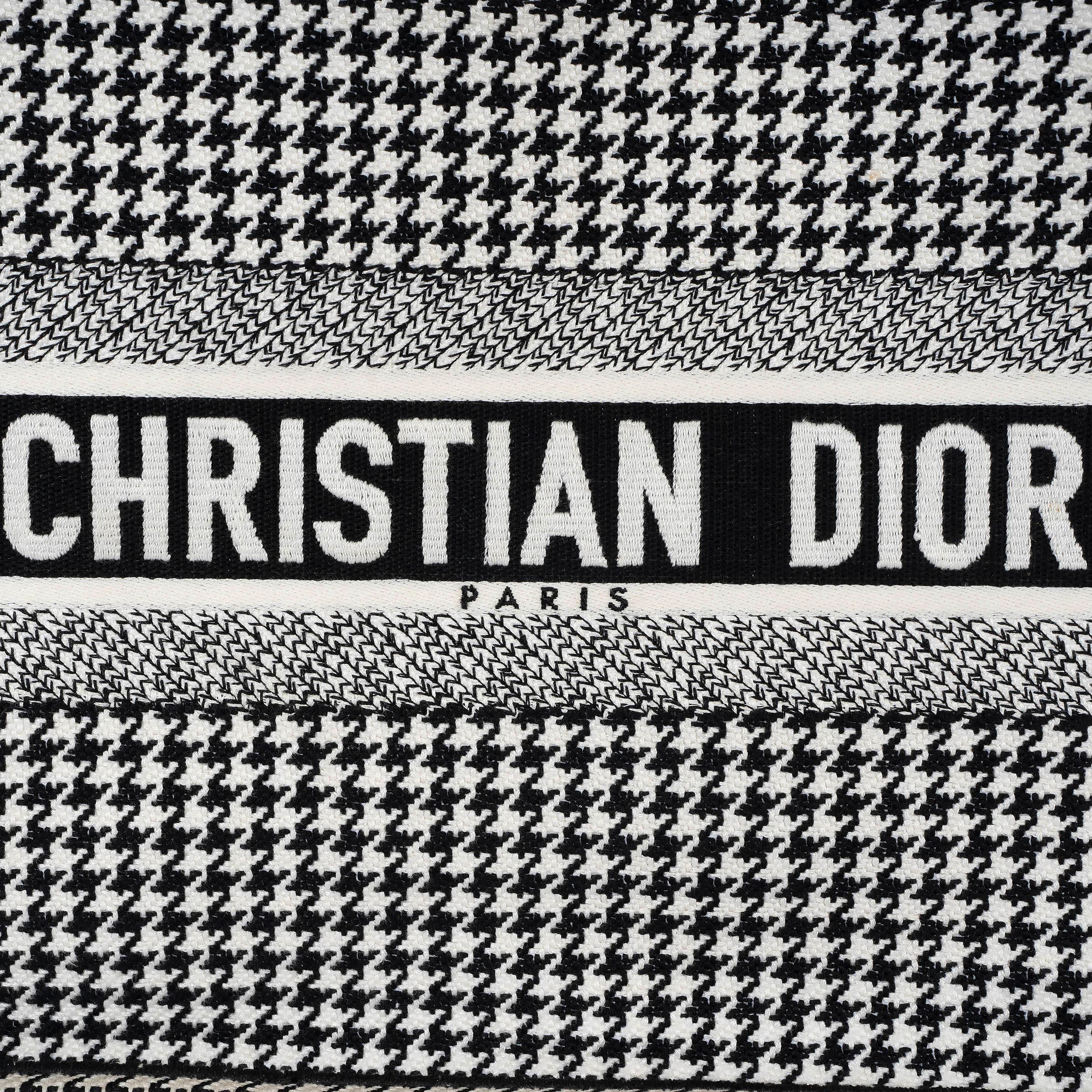 CHRISTIAN DIOR black & white HOUNDSTOOTH MEDIUM BOOK TOTE Bag For Sale 2