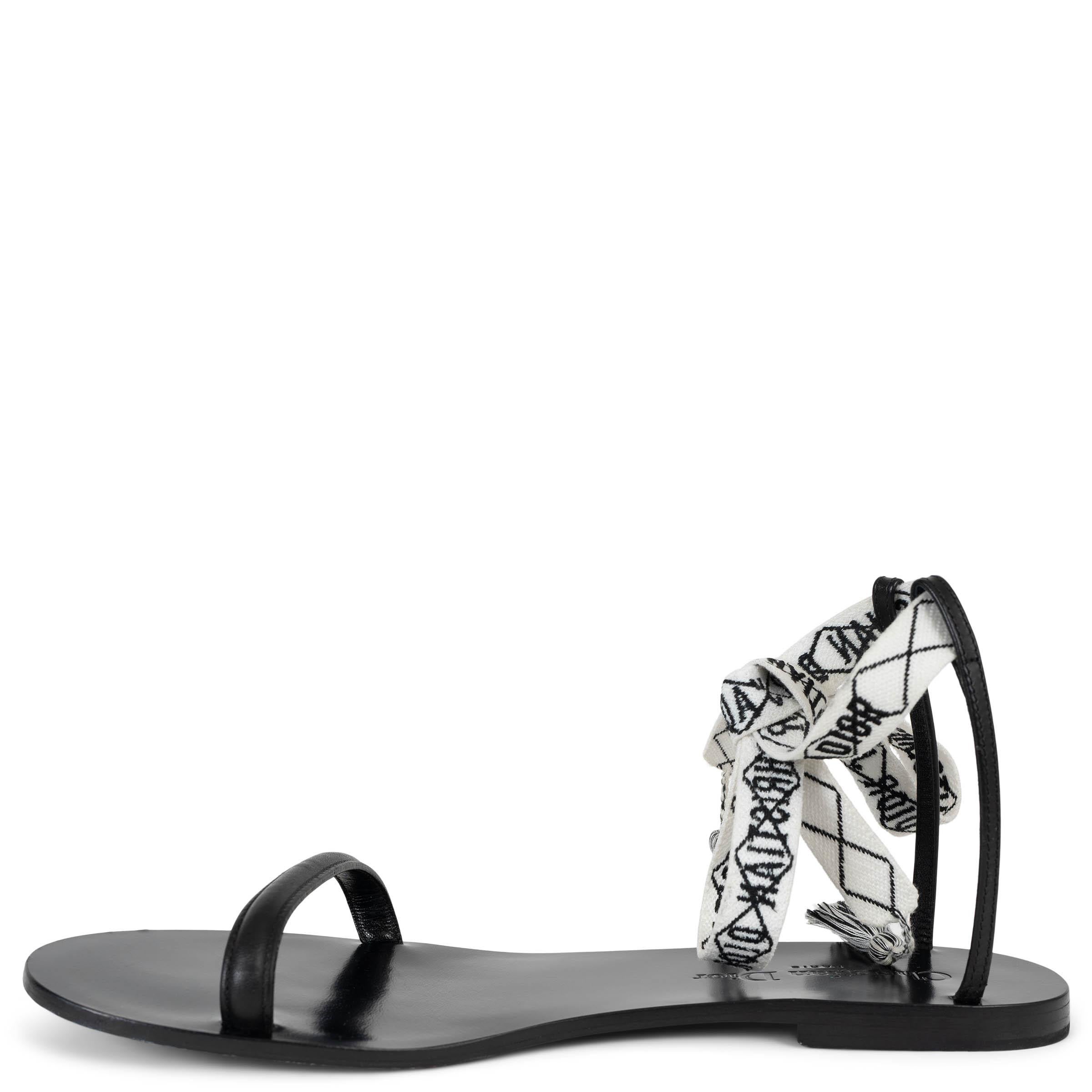 CHRISTIAN DIOR blanco y negro J'ADIOR IT Sandalias planas con tira al tobillo Zapatos 38.5 Gris en venta